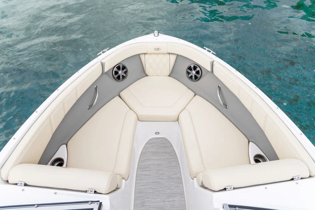 Regal 2000 ES, zdjęcie wnętrza 01.