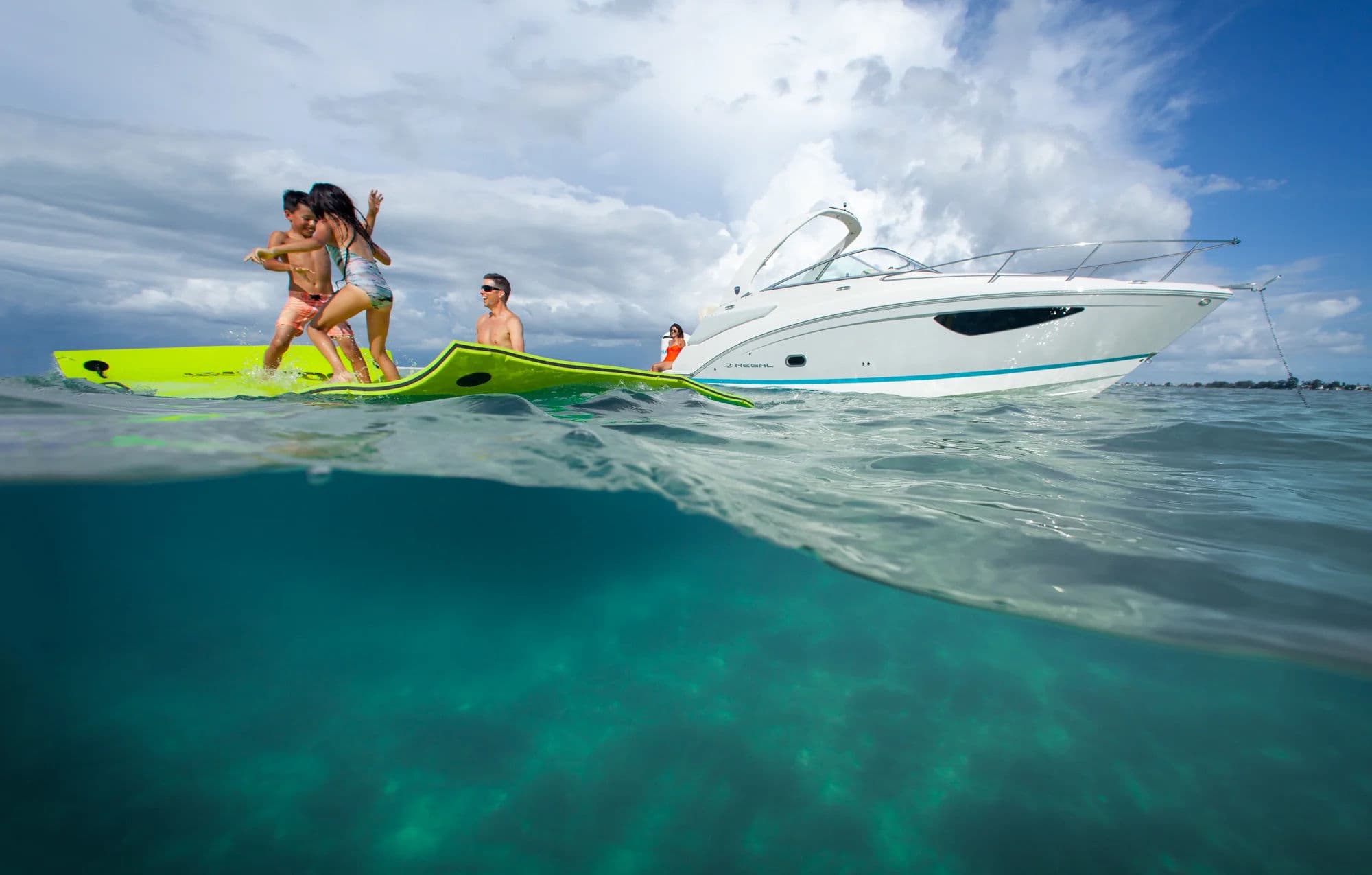 Regal 26 XO, zdjęcie zewnętrzne 03.