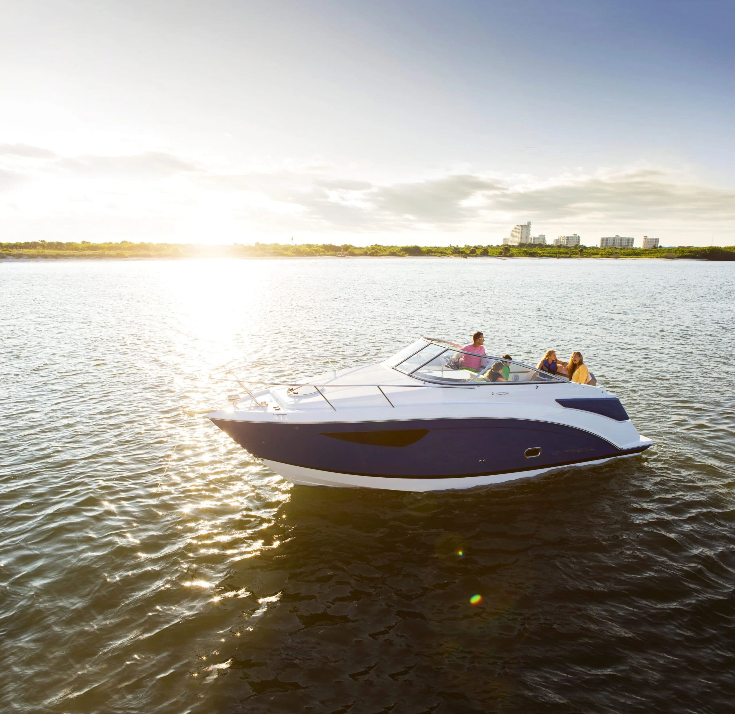 Regal 26 Express, zdjęcie zewnętrzne 01.