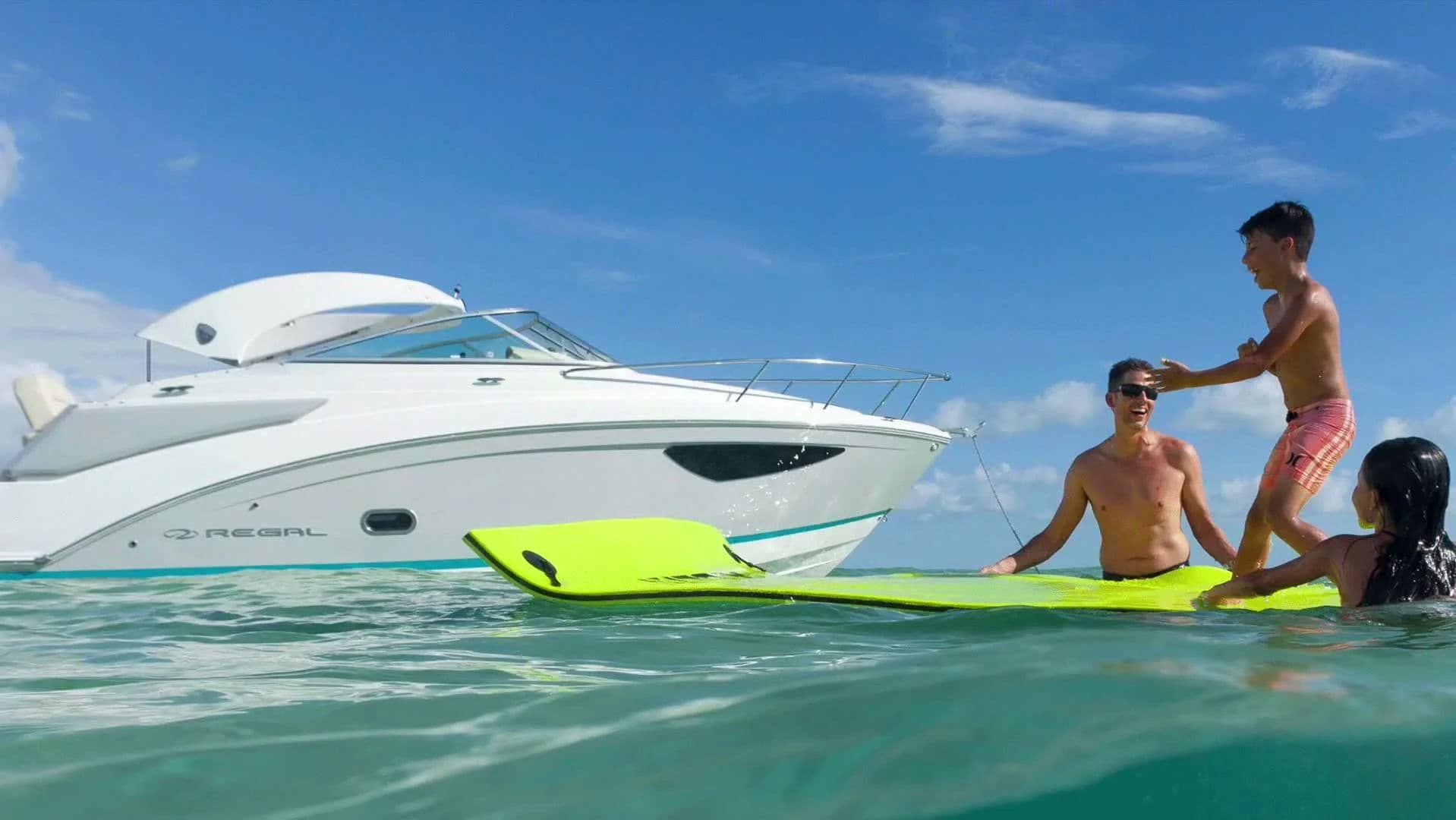 PowerTower w modelu Regal 26 Express.