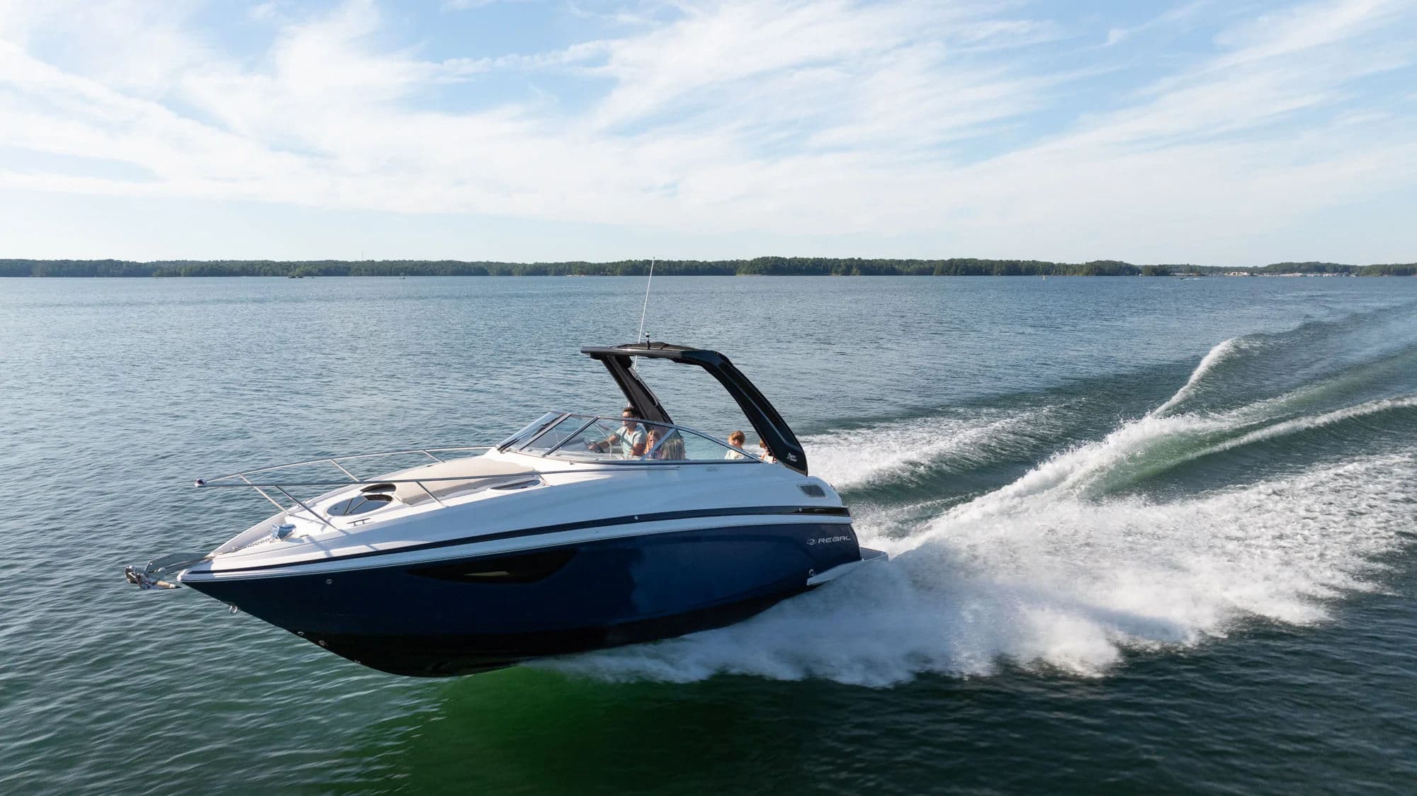 Regal 28 Express, zewnątrz 01.