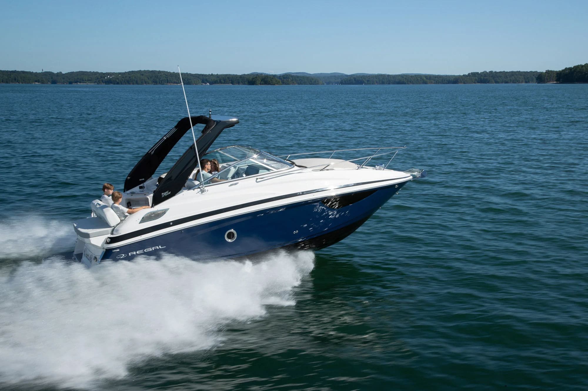 Regal 28 Express, zewnątrz 02.