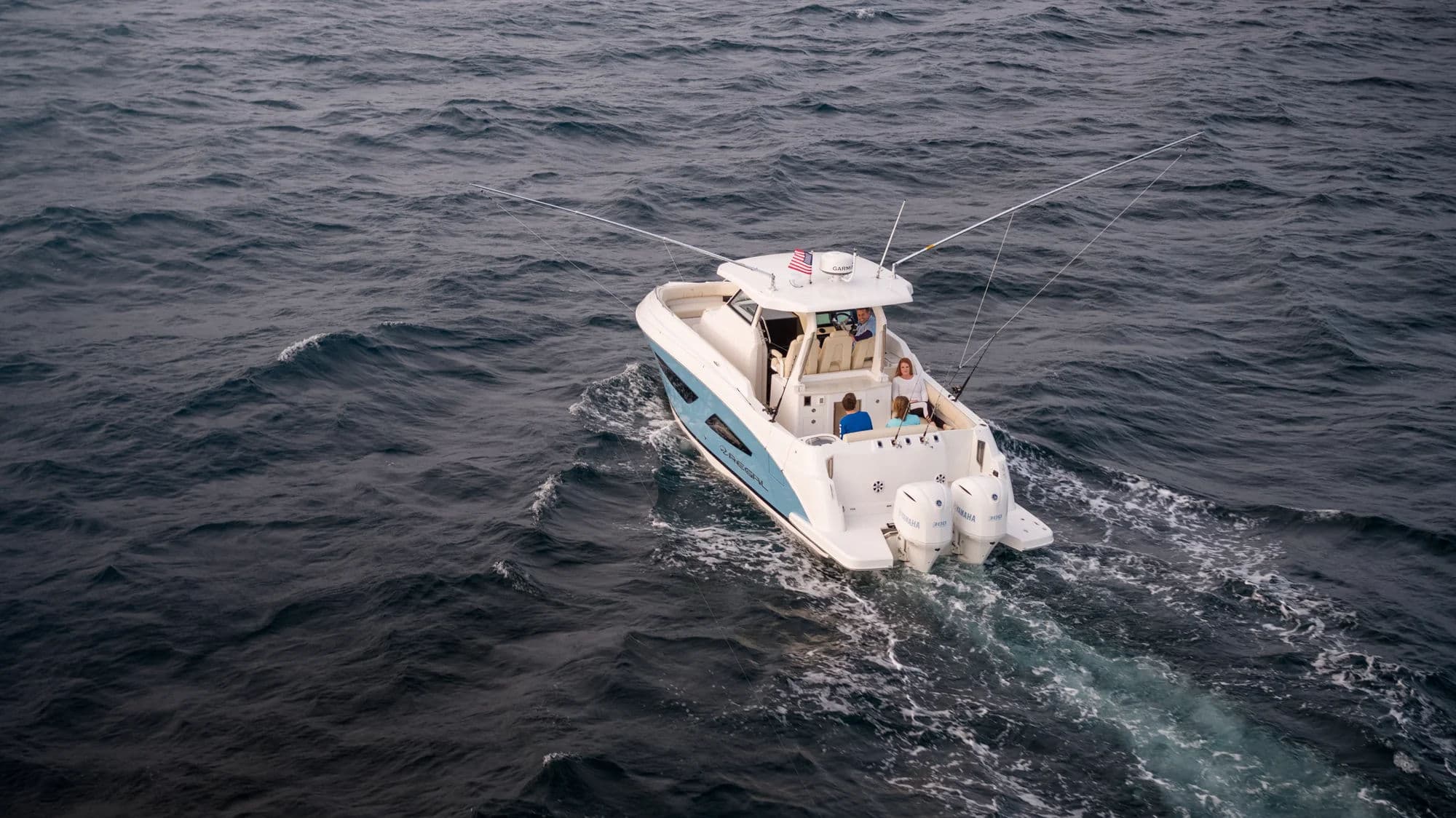 Regal 33 SAV, zewnątrz 03.