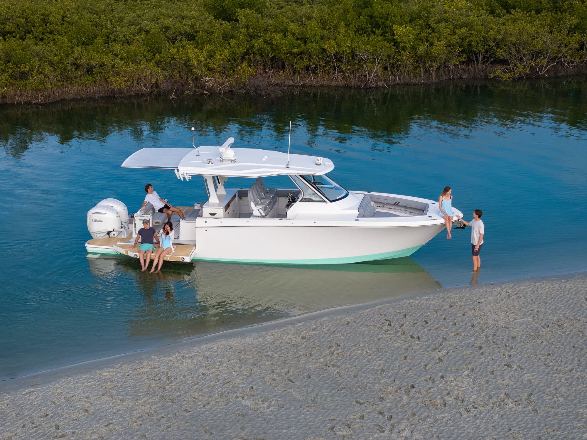 Regal 34 SAV, zewnątrz 01.