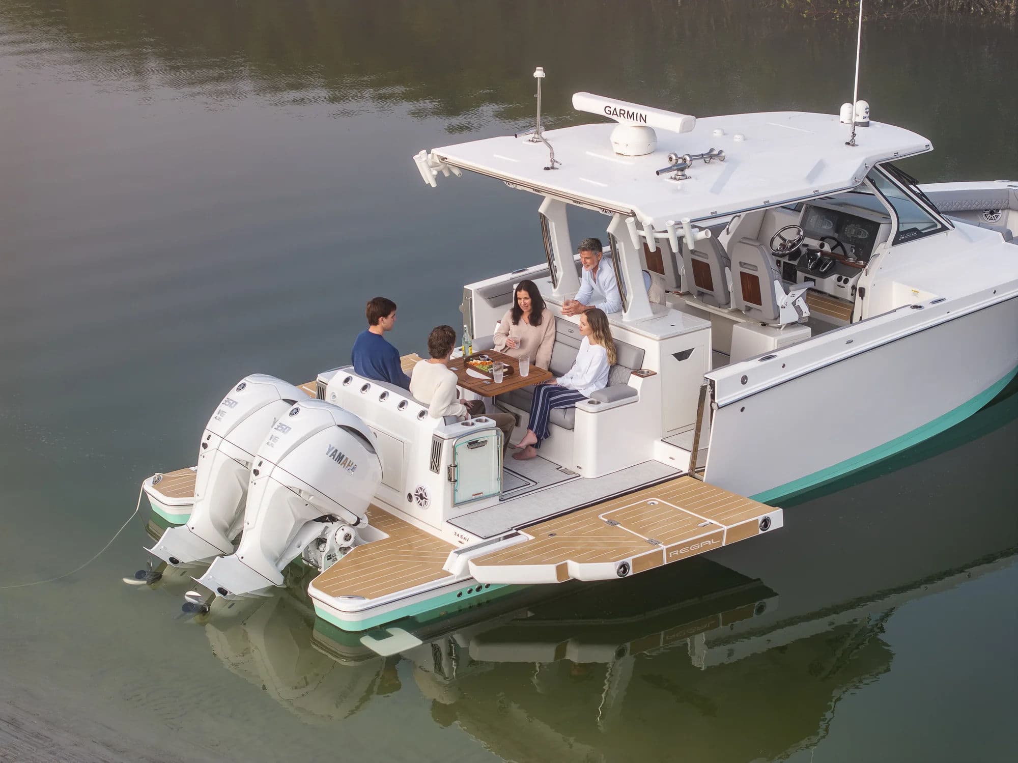 Regal 34 SAV, zewnątrz 03.