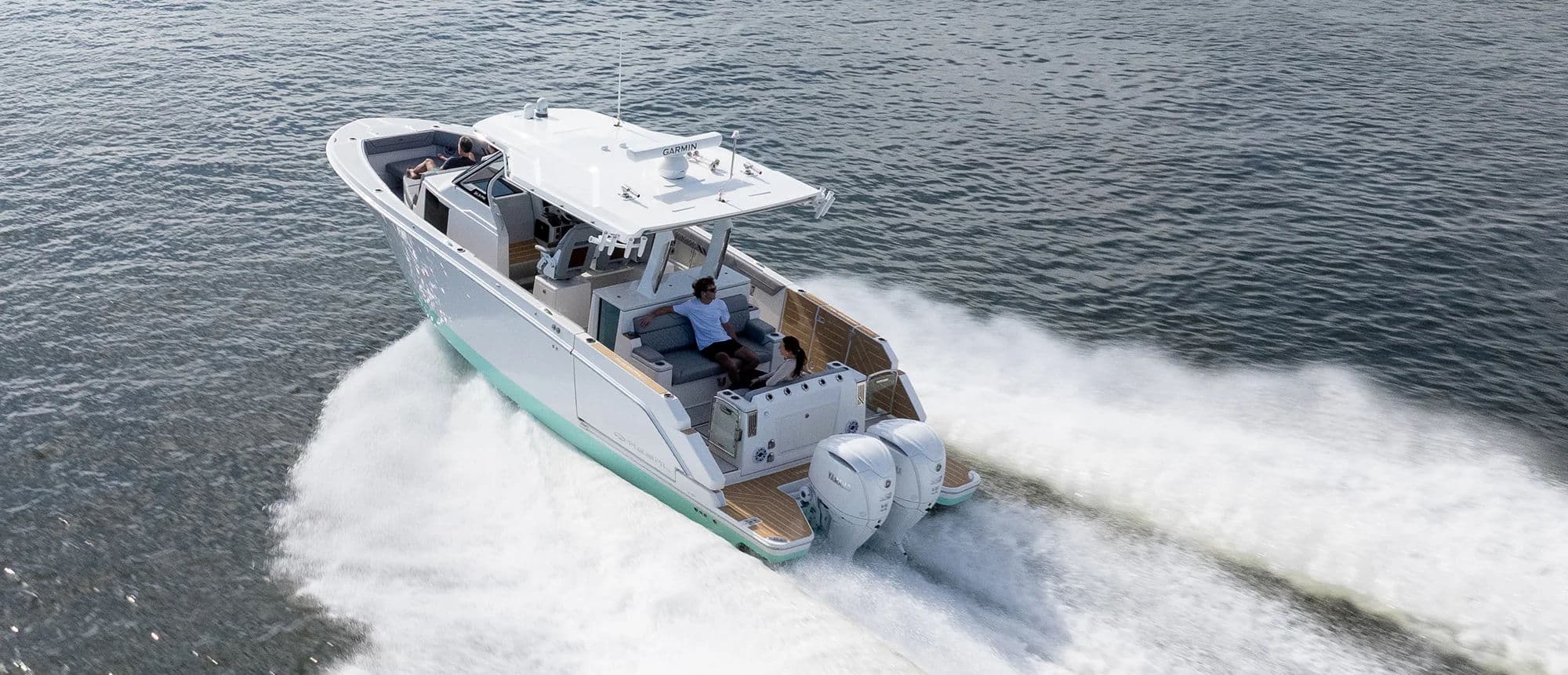 Kadłub OceanTrac2 w modelu Regal 34 SAV.