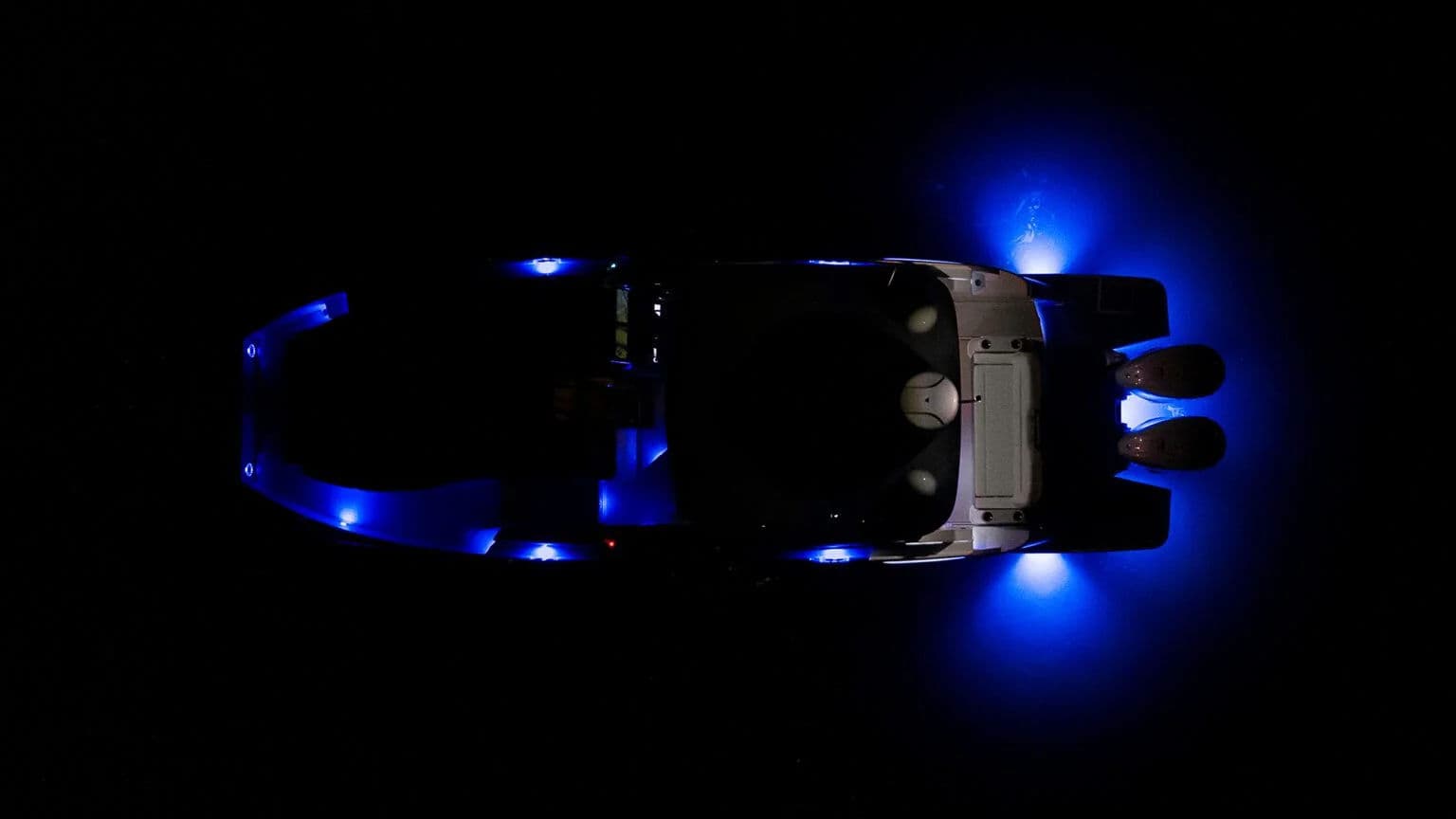 Podwodne oświetlenie na rufie Regal 36 XO.