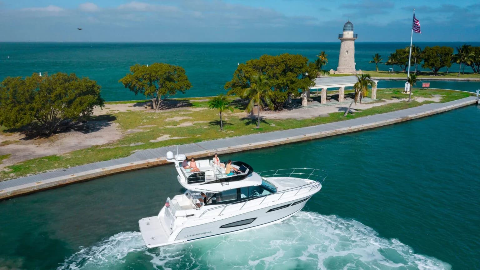 Joystick Volvo 360 w modelu Regal 38 FLY.