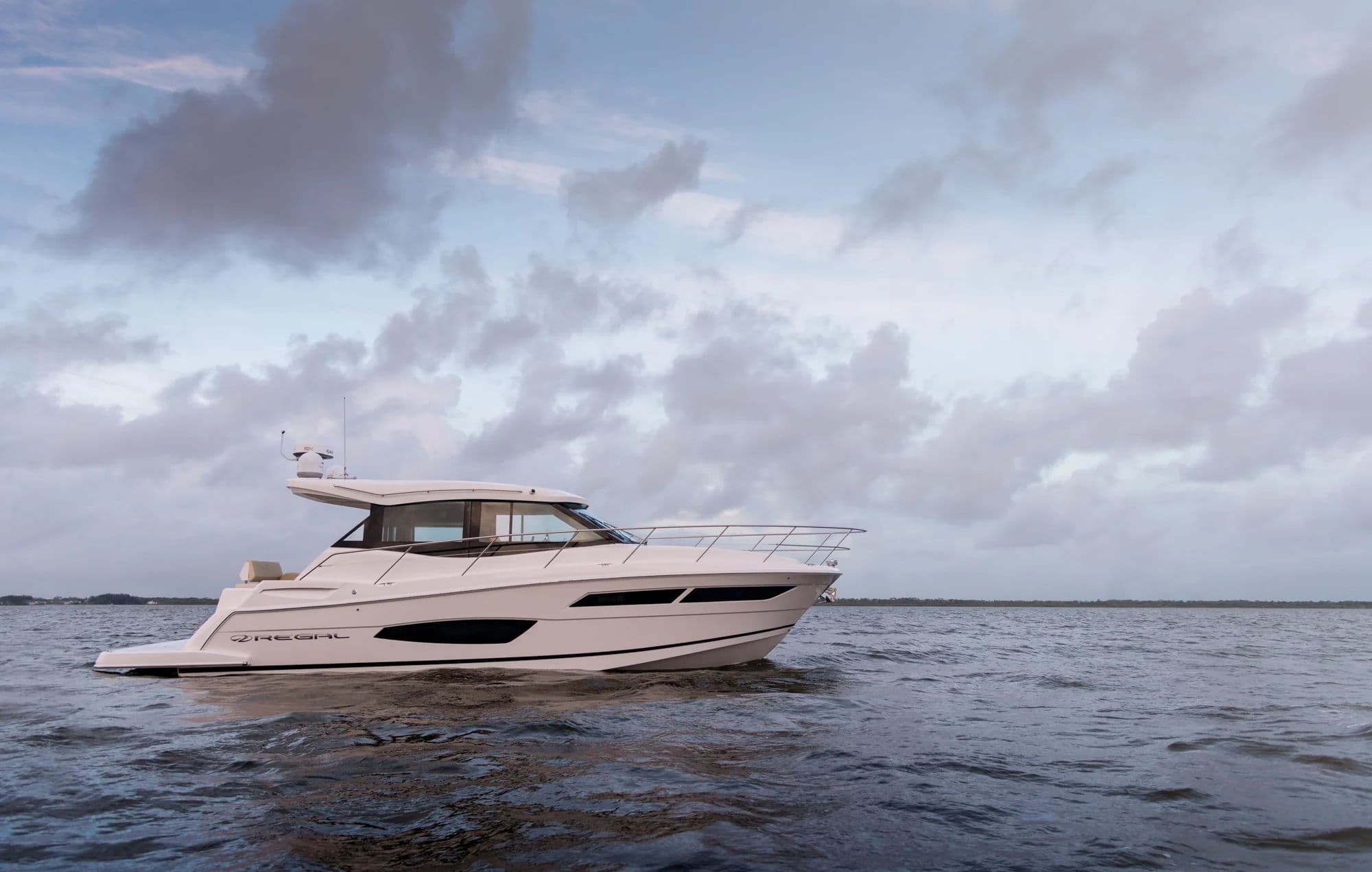 Regal 38 Grande Coupe, zdjęcie zewnętrzne 02.