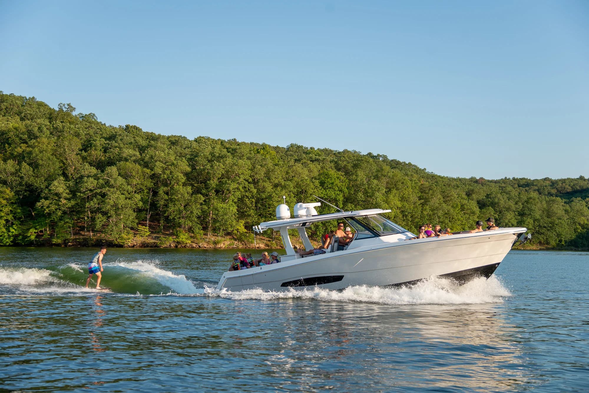 Regal 38 SURF, zewnątrz 03.