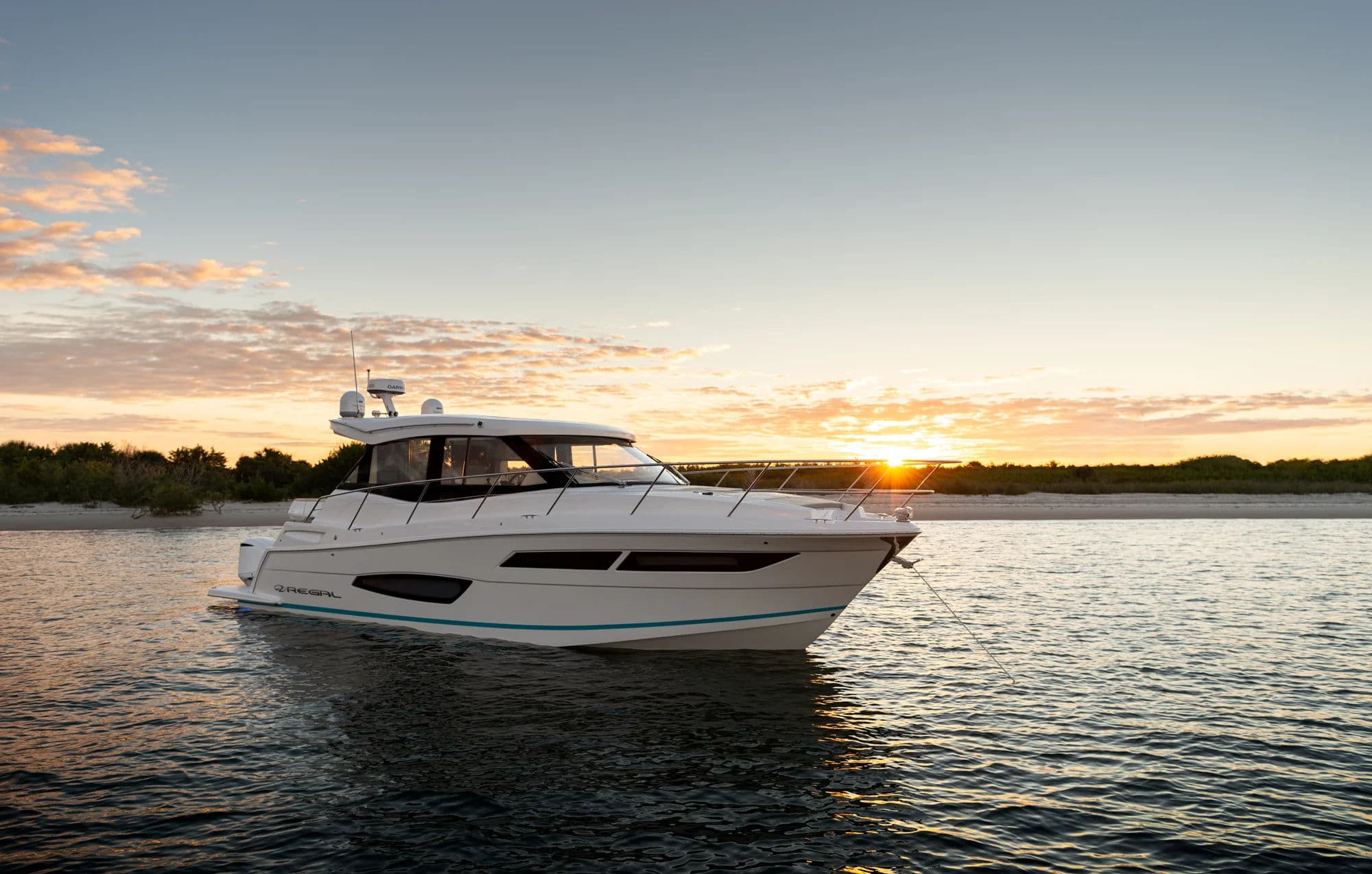 Regal 38 XO, widok zewnętrzny 01.