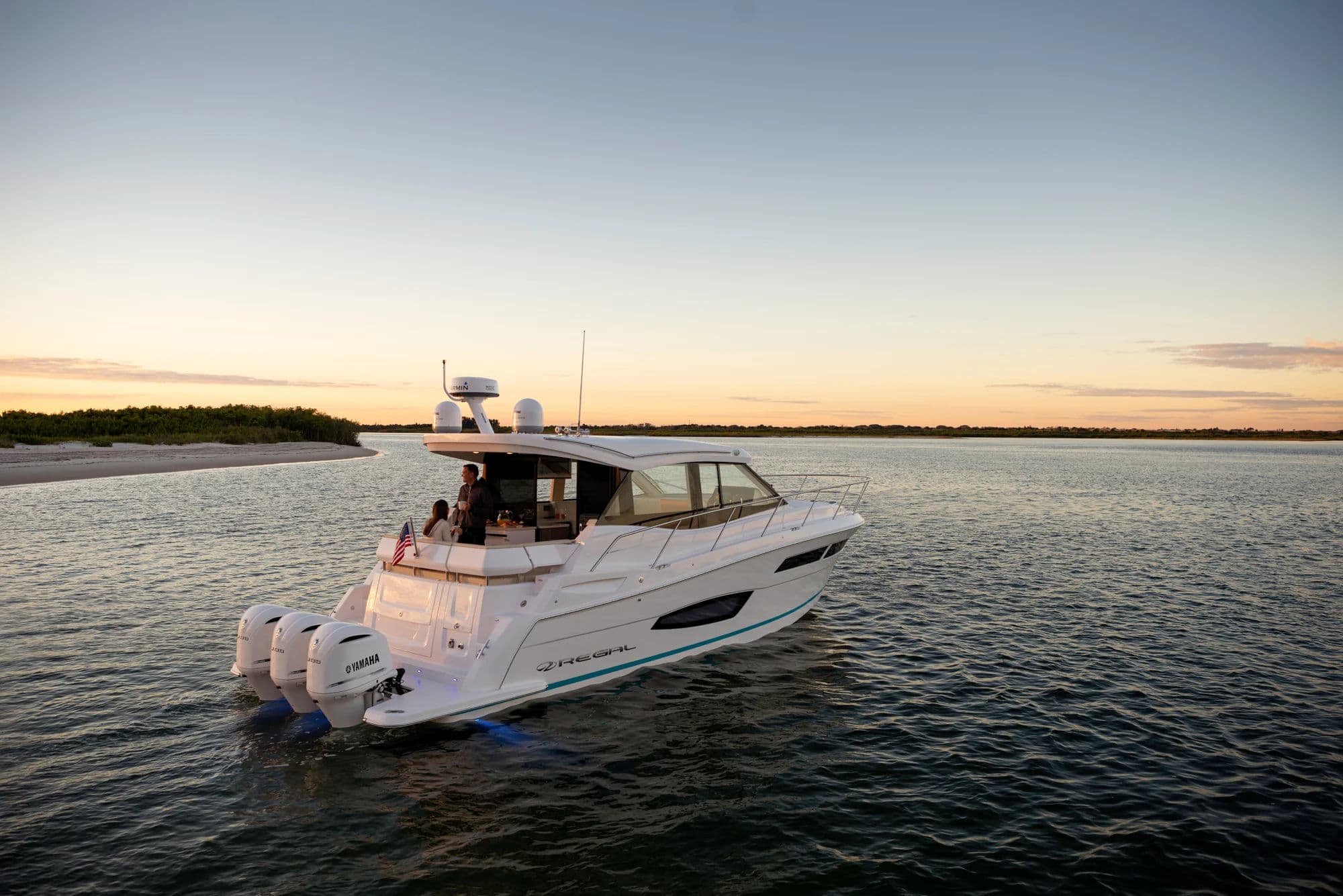 Regal 38 XO, widok zewnętrzny 02.