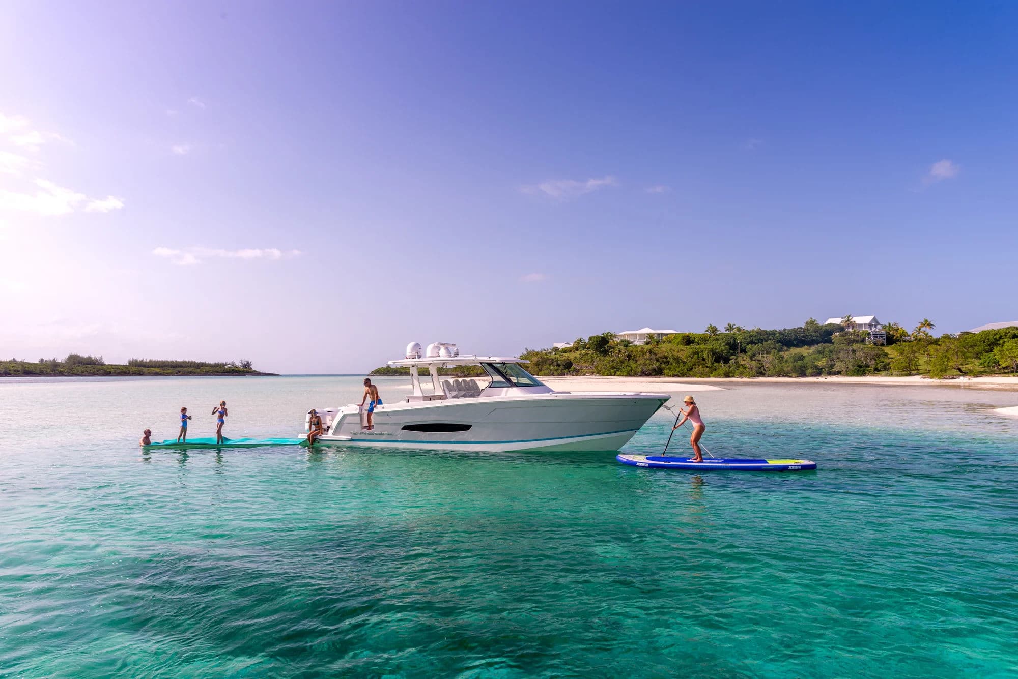 Regal 38 SAV, zewnątrz 01.