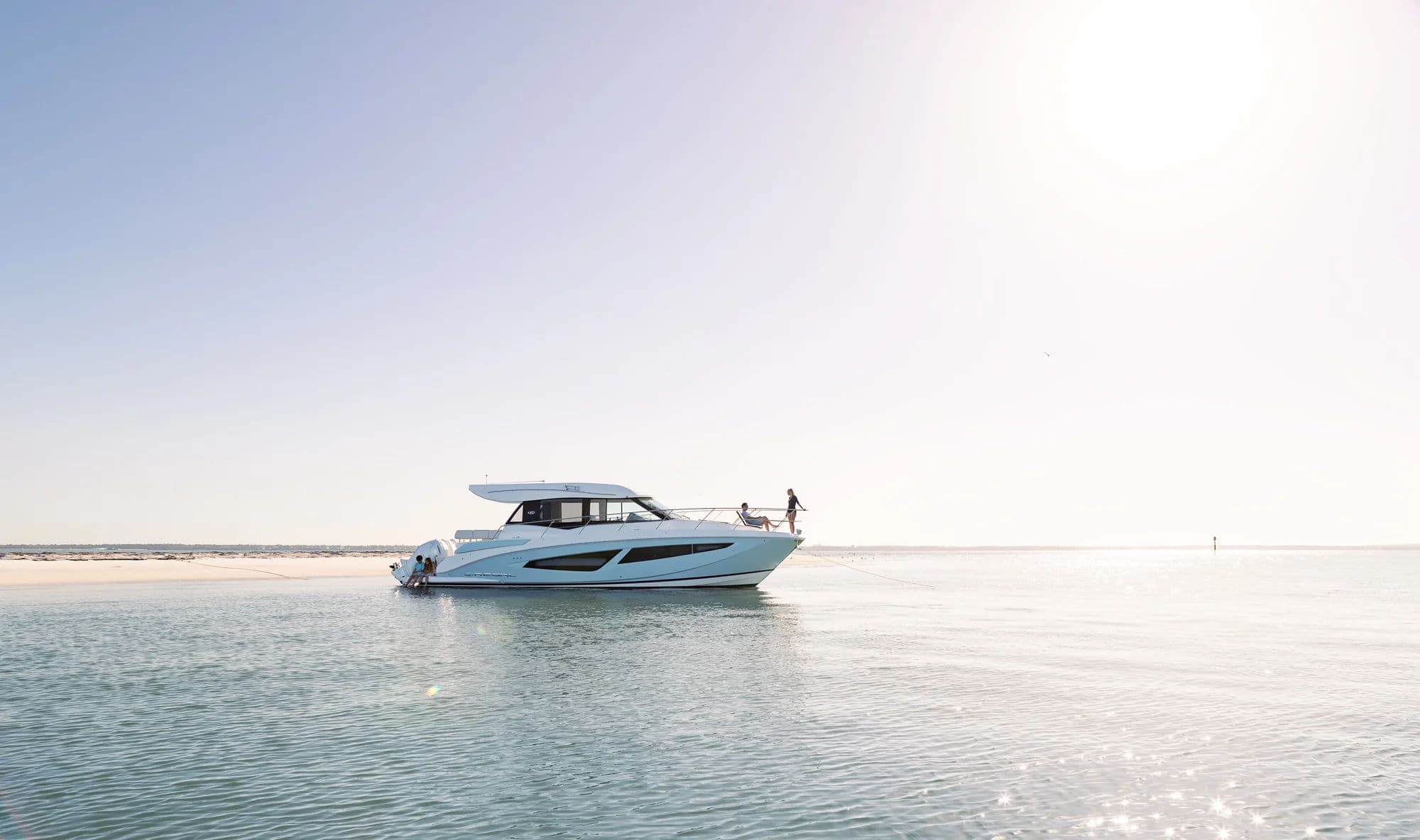 Regal 42 XO, zdjęcie zewnętrzne 01.