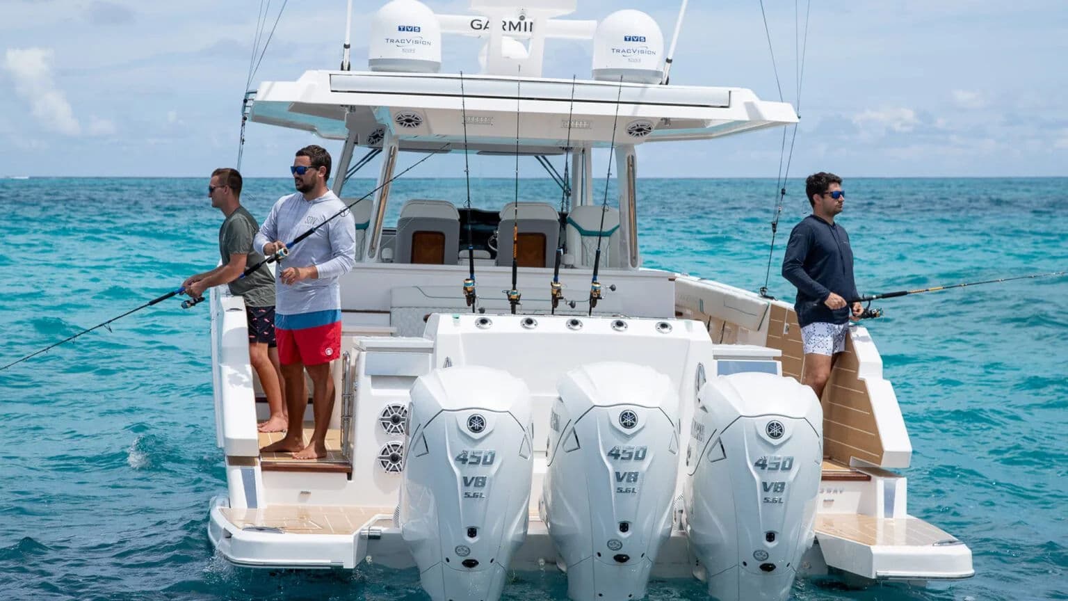 Rufa Regal 43 SAV przygotowana do połowów.