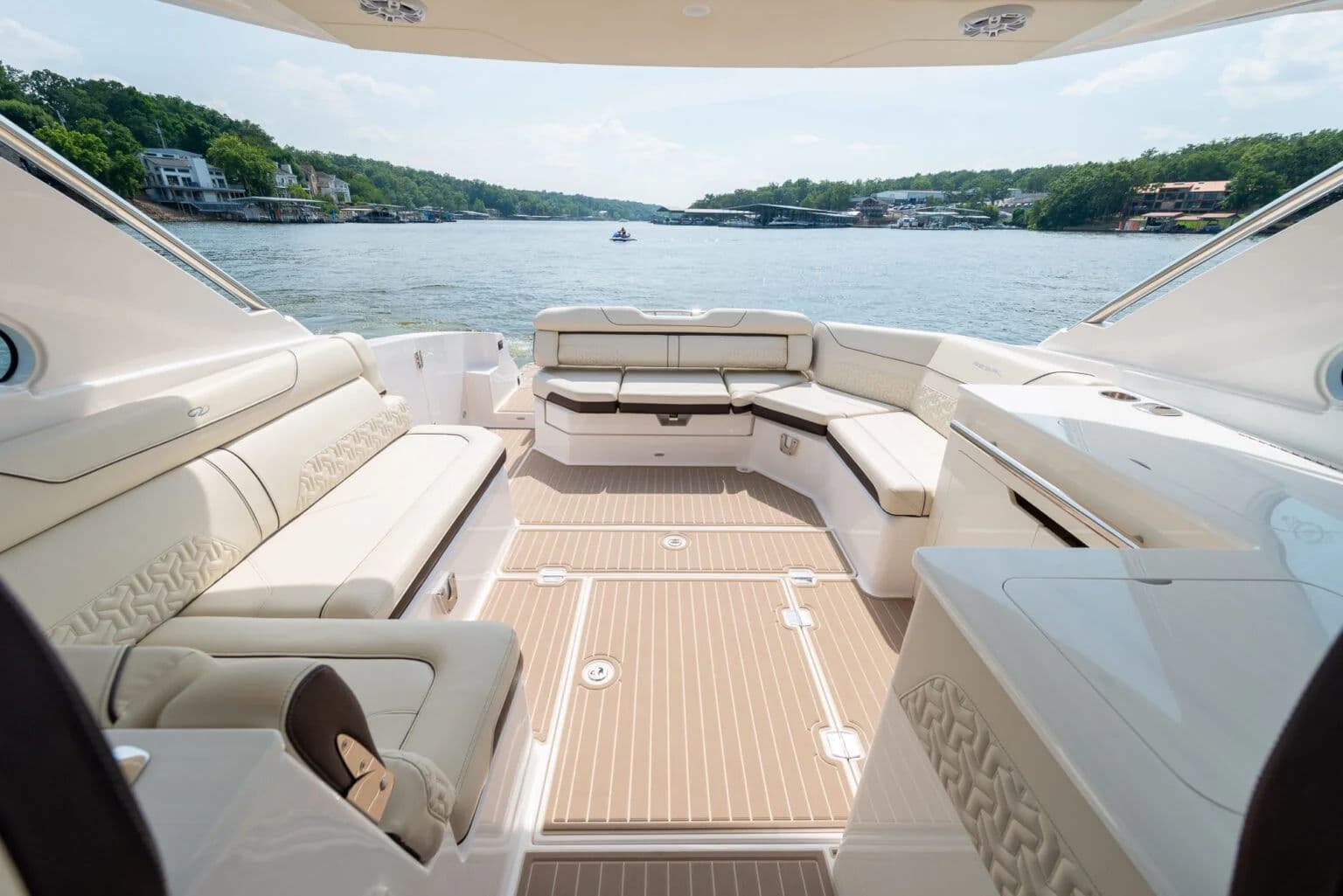 Ergonomia i układ pokładu w modelu LS36.