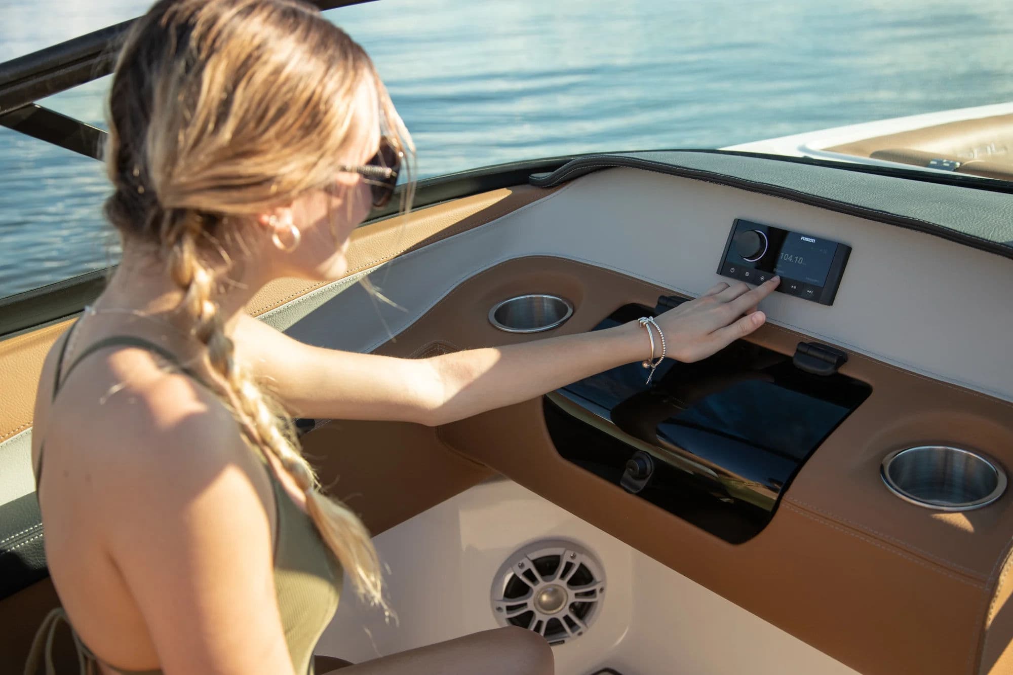 Regal LS2, wnętrze 01.