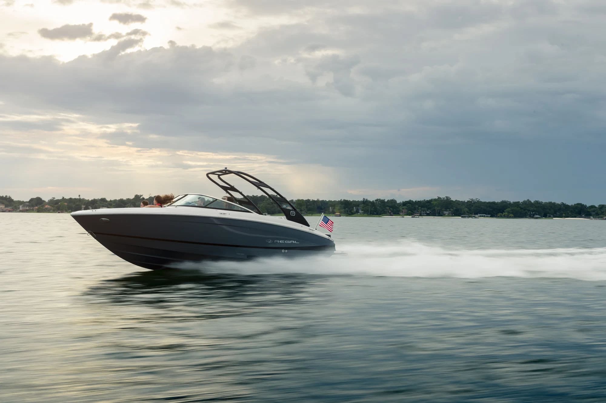 Regal LS4, zewnątrz 03.