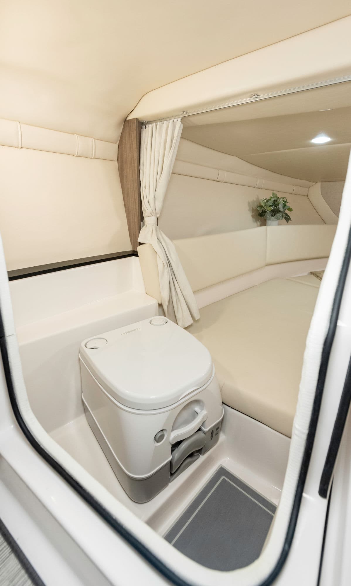 Regal LS4C, wnętrze 01.