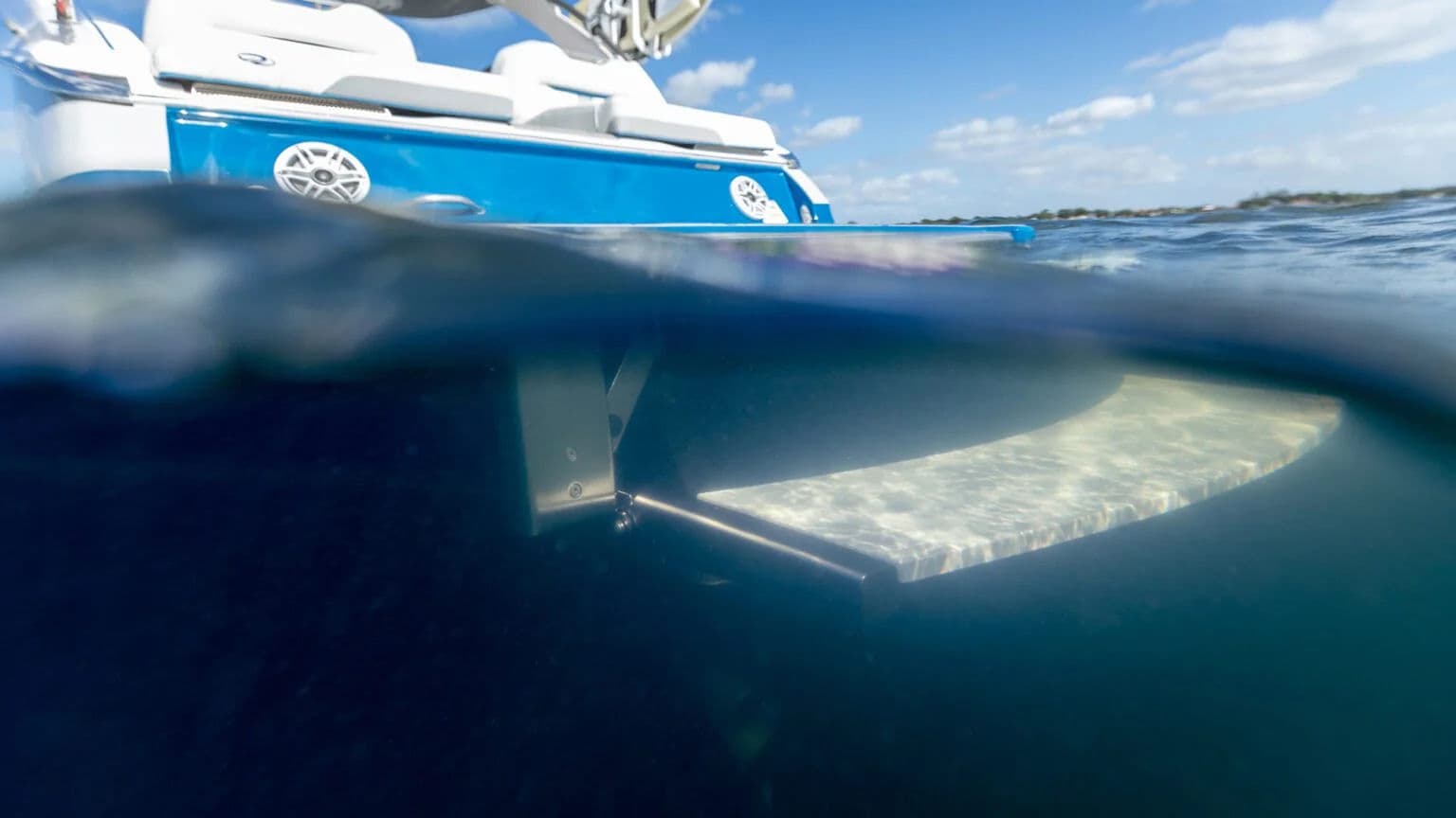 Podwodny PowerPlatform w modelu Regal LS6.