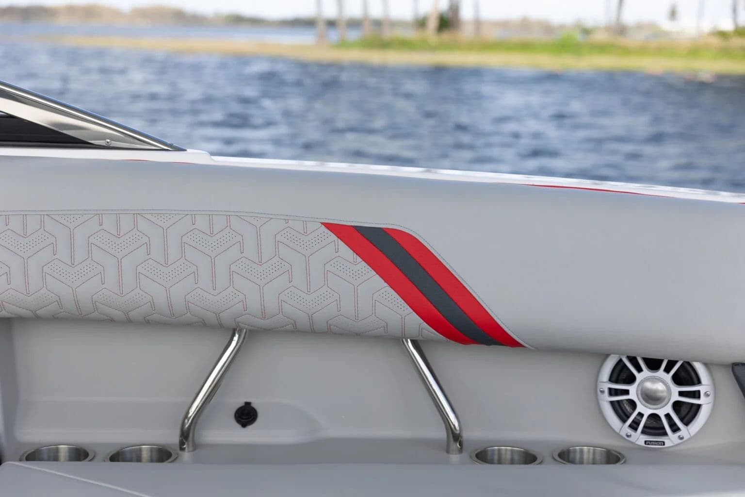 Dopracowane wykończenie kokpitu w Regal LS6.