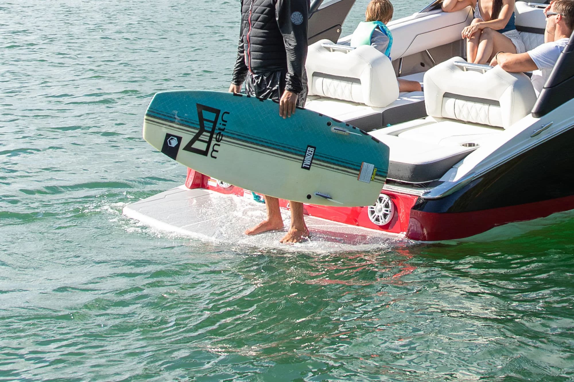 Podwodny PowerPlatform w modelu Regal LS6.