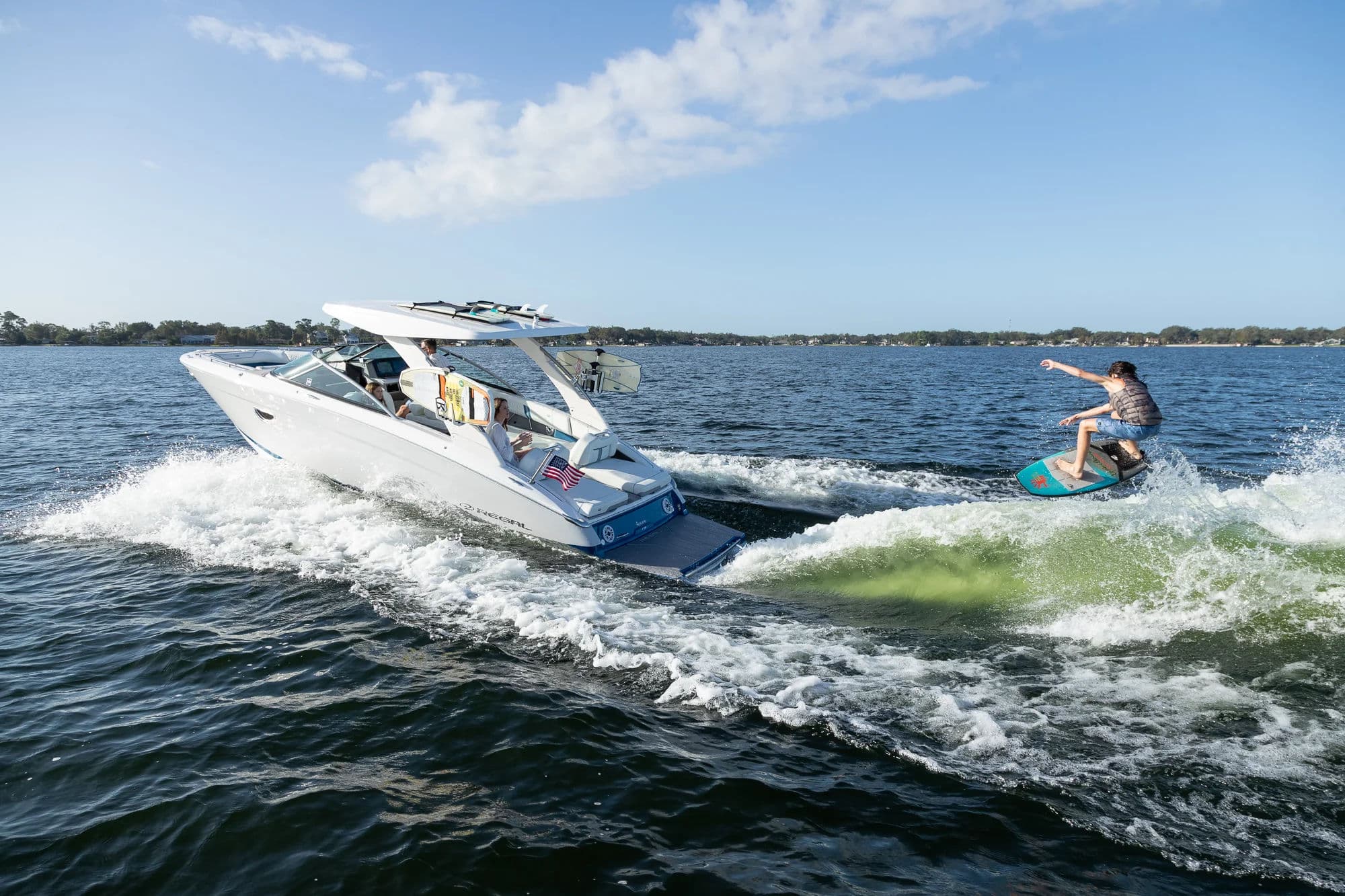 Regal LS9 SURF, ujęcie zewnętrzne 01.