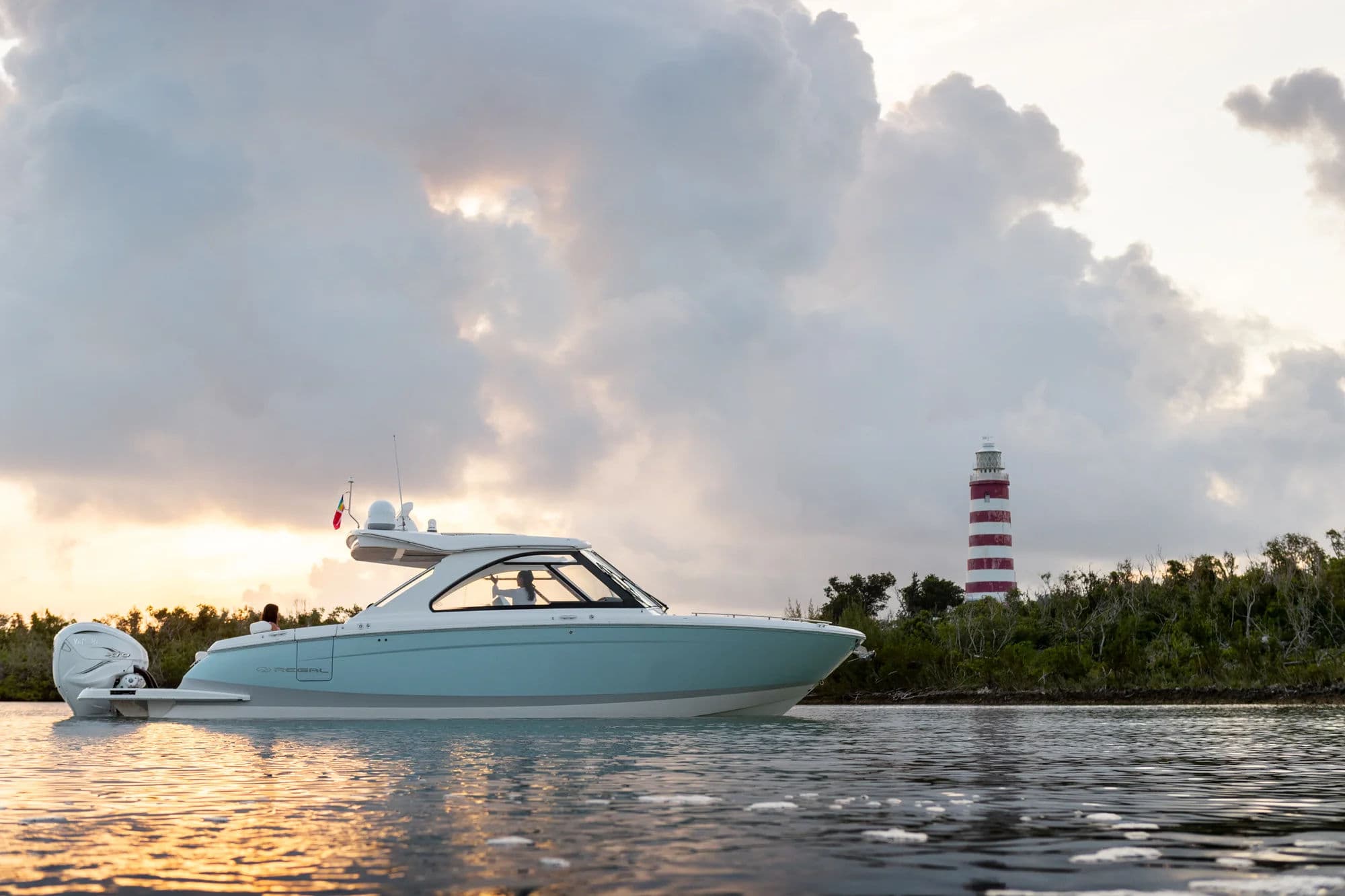 Regal LX36, zewnątrz 02.