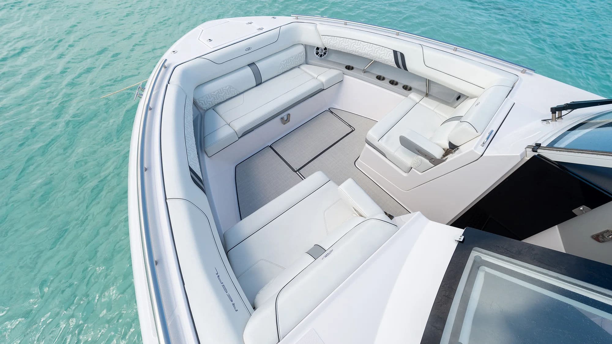 Regal LX36, wnętrze 01.