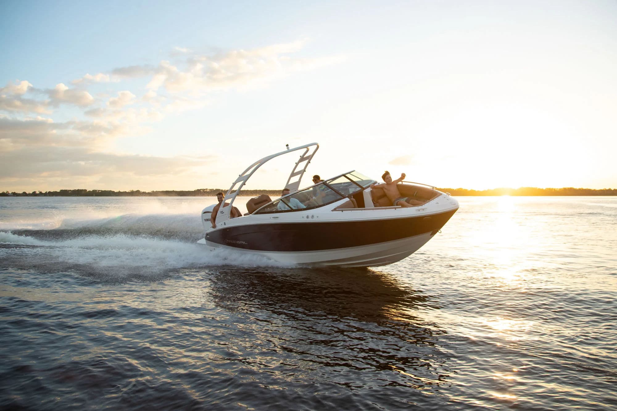 Regal LX4, zewnątrz 01.