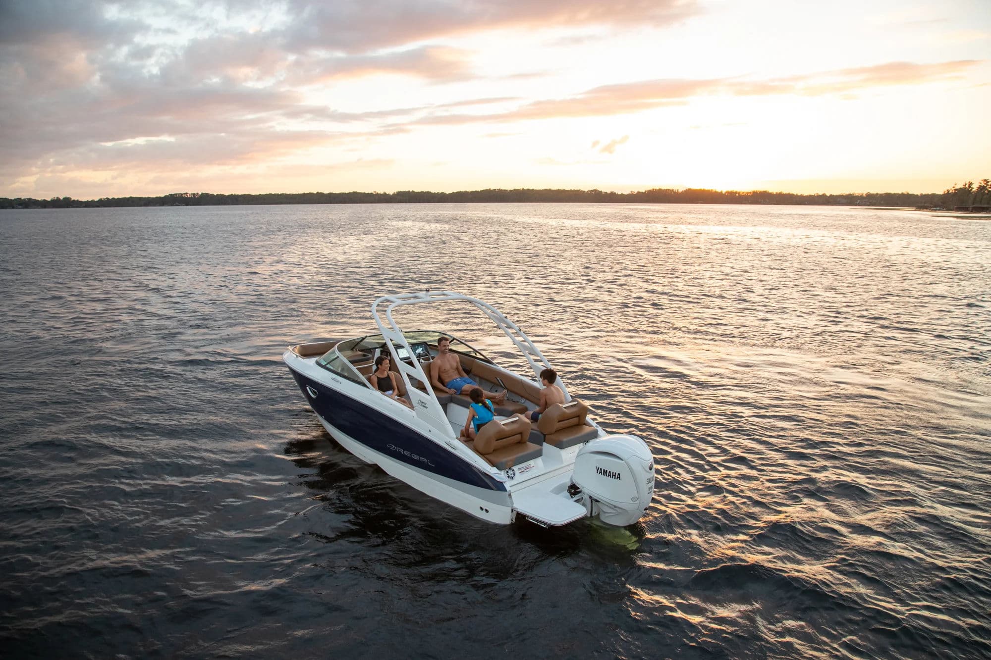 Regal LX4, zewnątrz 02.