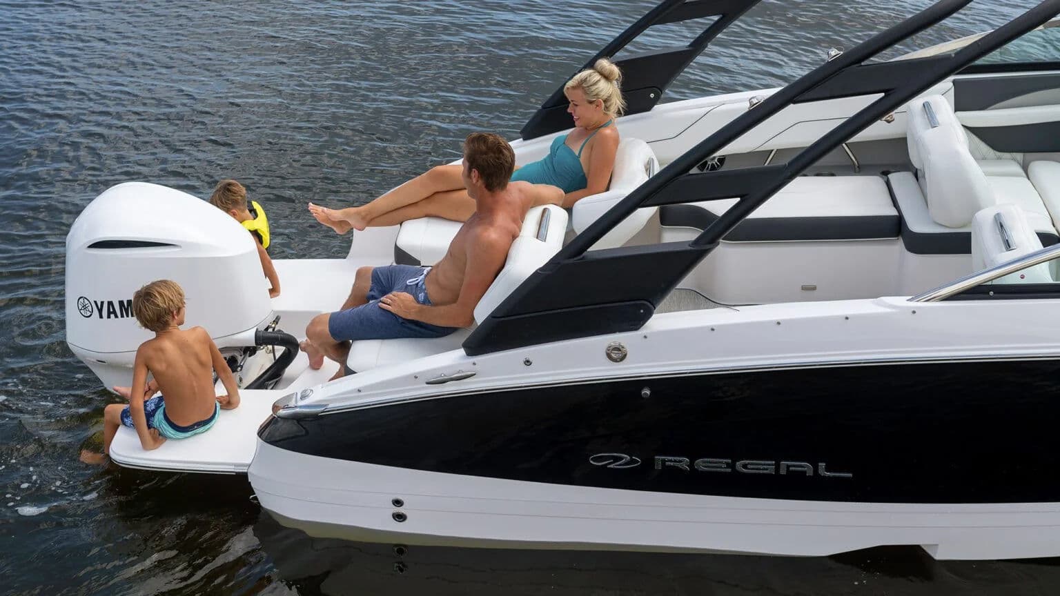 Konstrukcja LX4 zoptymalizowana pod napęd zaburtowy.