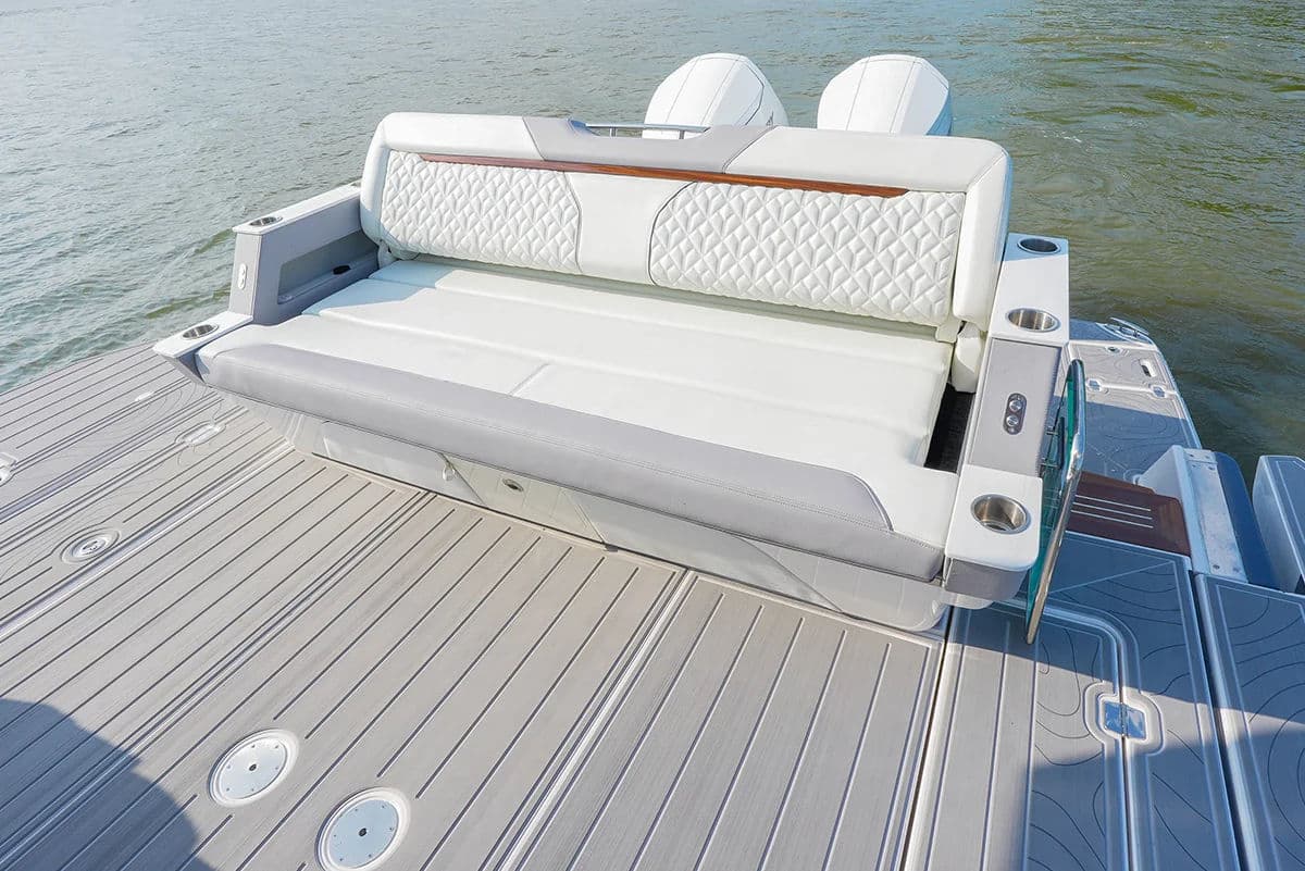 Strefa UltraLounge w modelu LX43.