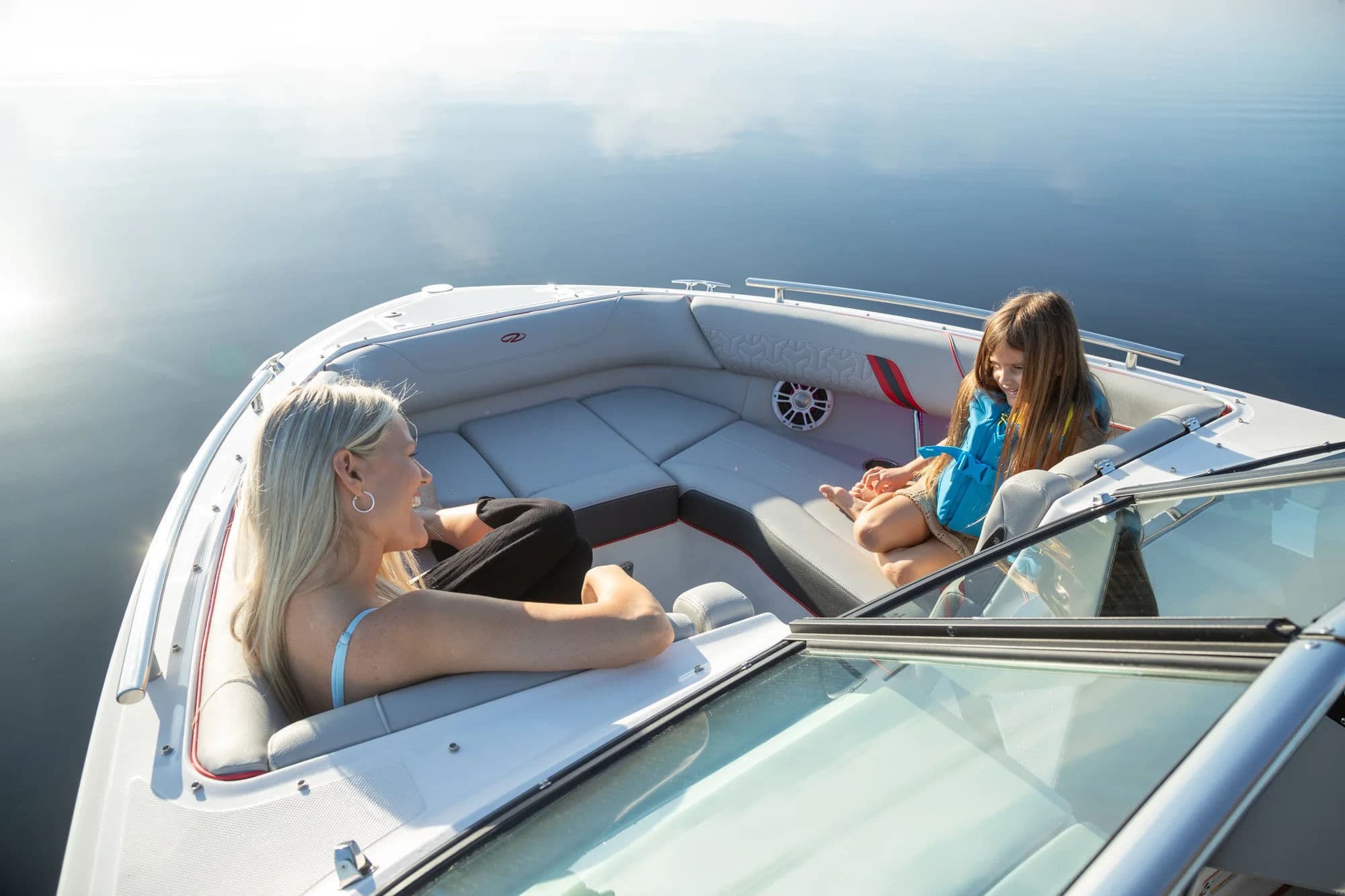 Regal LX6, wnętrze 01.