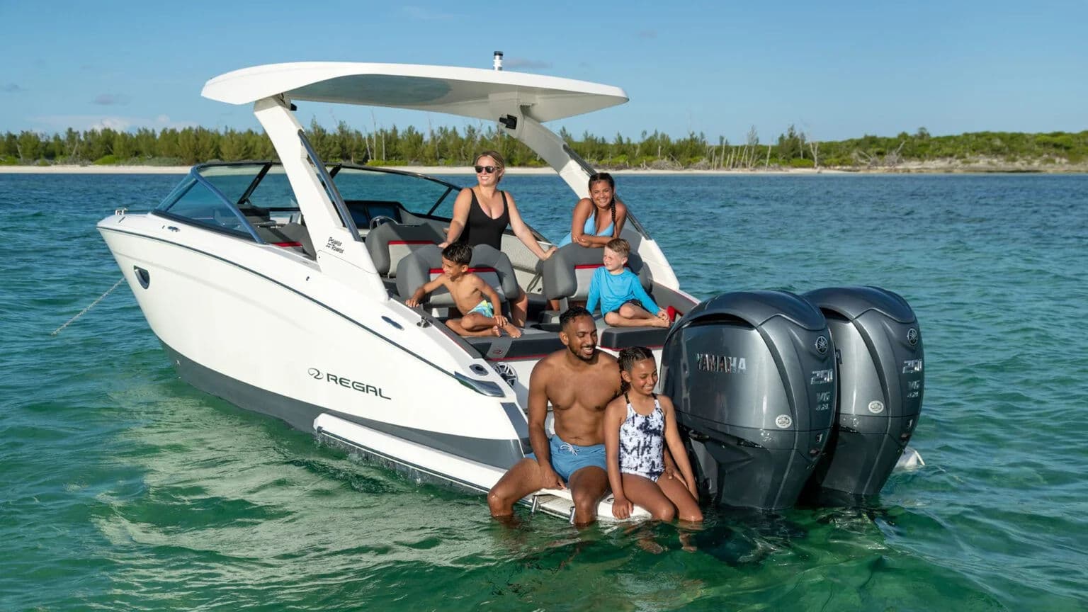 Podwójne strefy UltraLounge na rufie LX9.