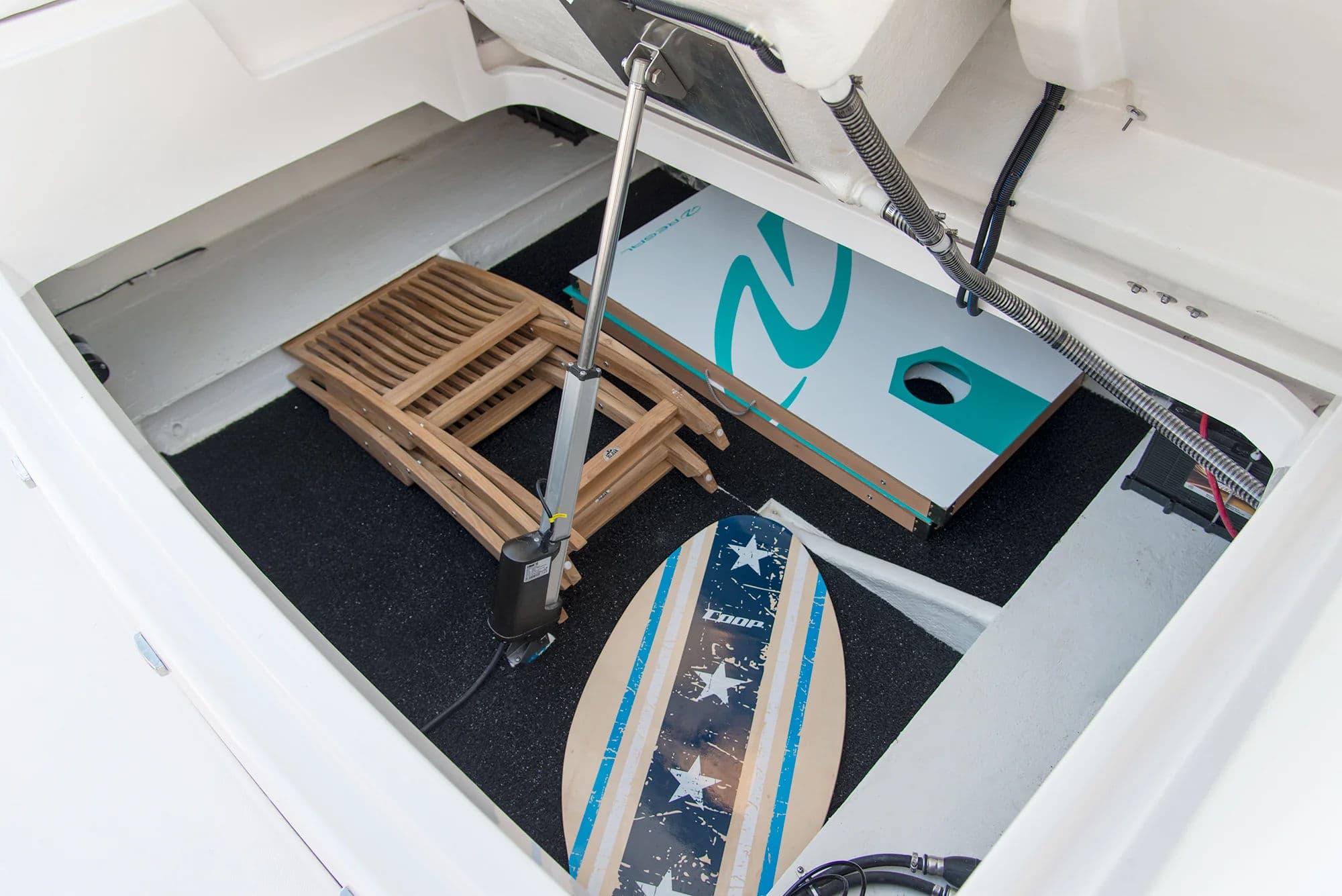 Rozbudowany schowek rufowy Lazarette