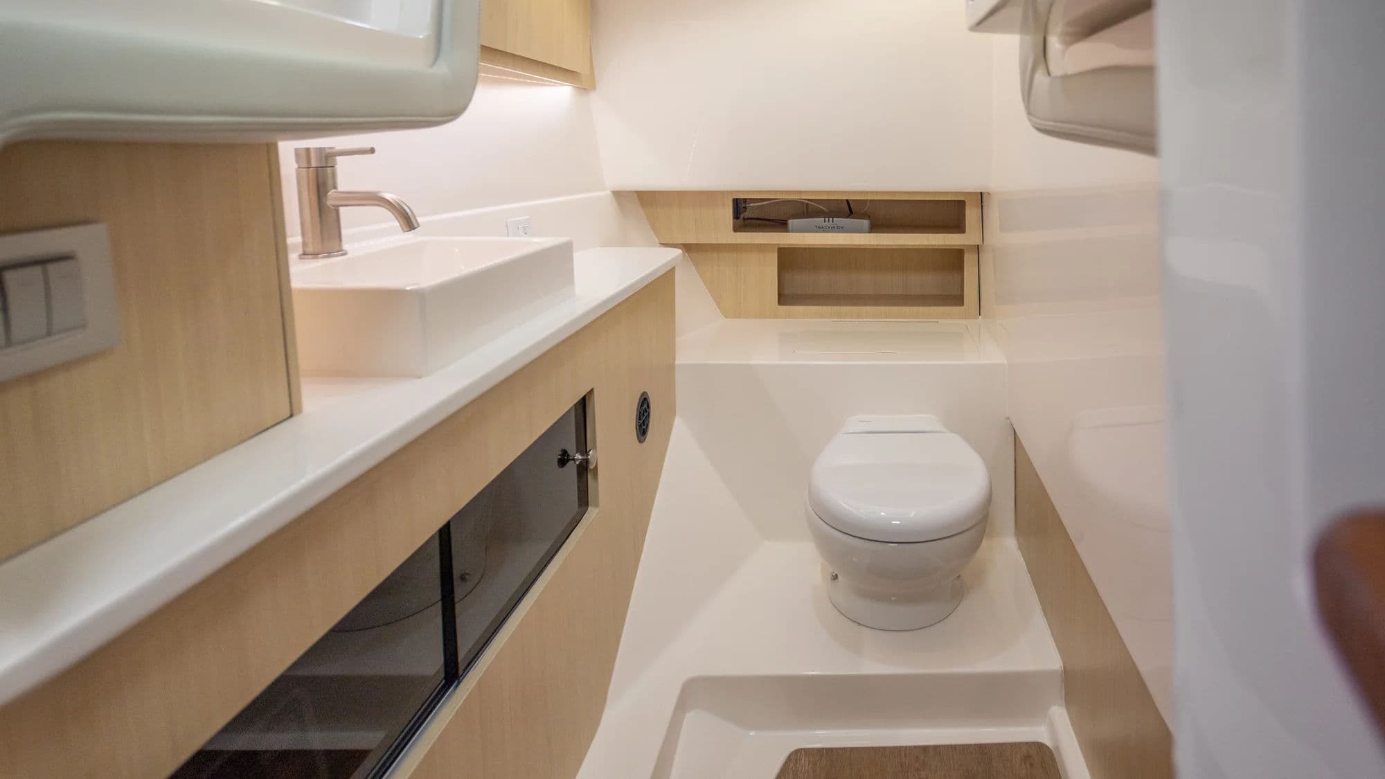 Kabina toaletowa premium w modelu Regal