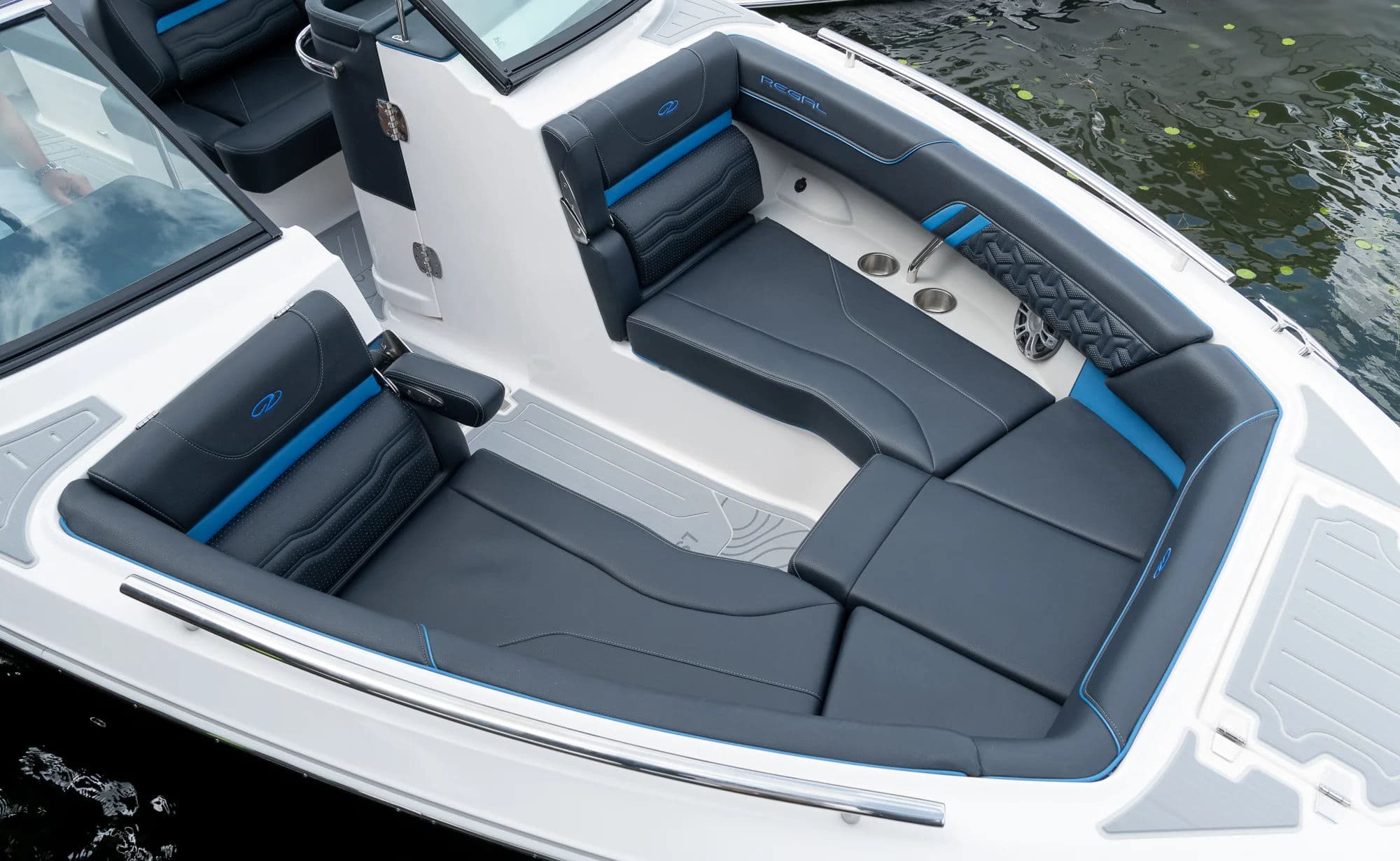 Wnętrze z tapicerką Chil