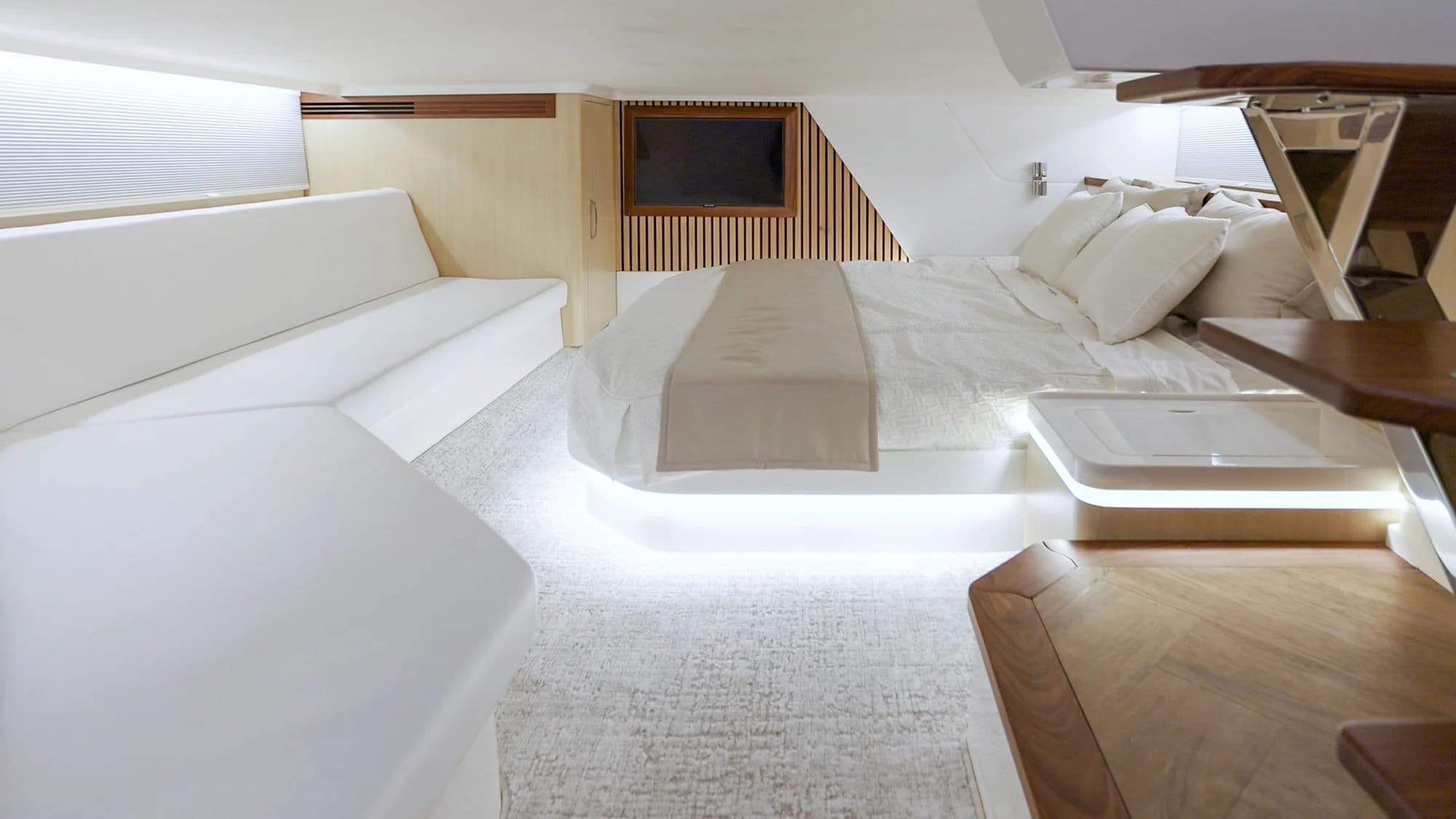 Kabina SAV w jasnym wykończeniu.