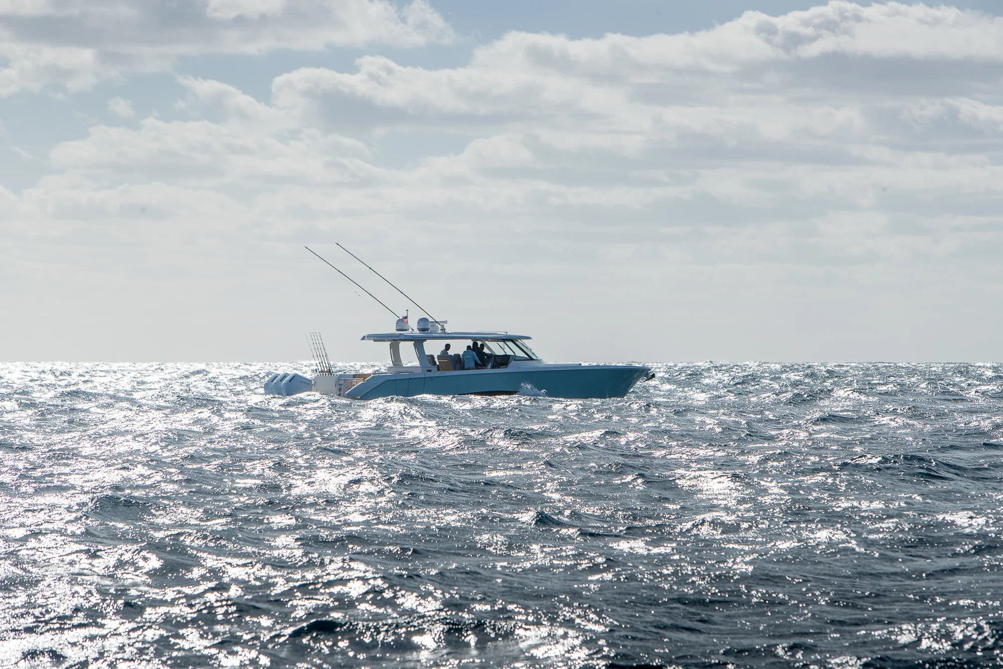 Model SAV podczas pływania z systemem stabilizacji.