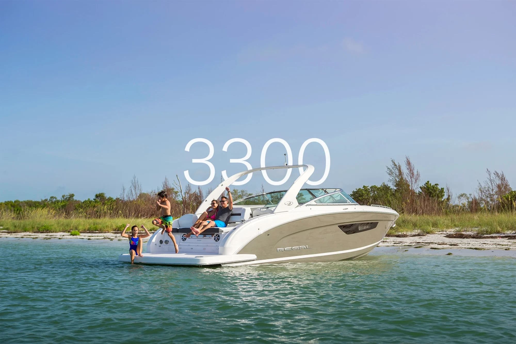 Model 3300 z serii Sterndrive Bowrider