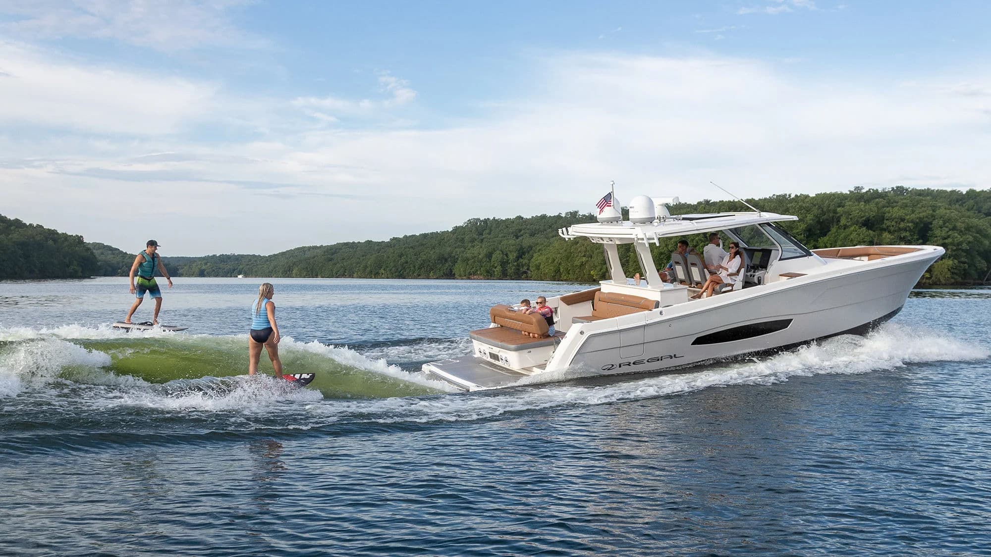 Model 38 Surf w trakcie pływania