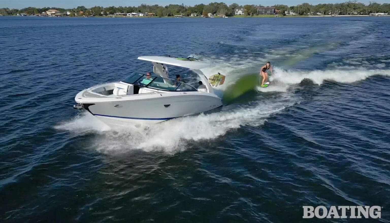Miniatura recenzji „Test LS9 Surf” przygotowanej przez Boating Magazine.