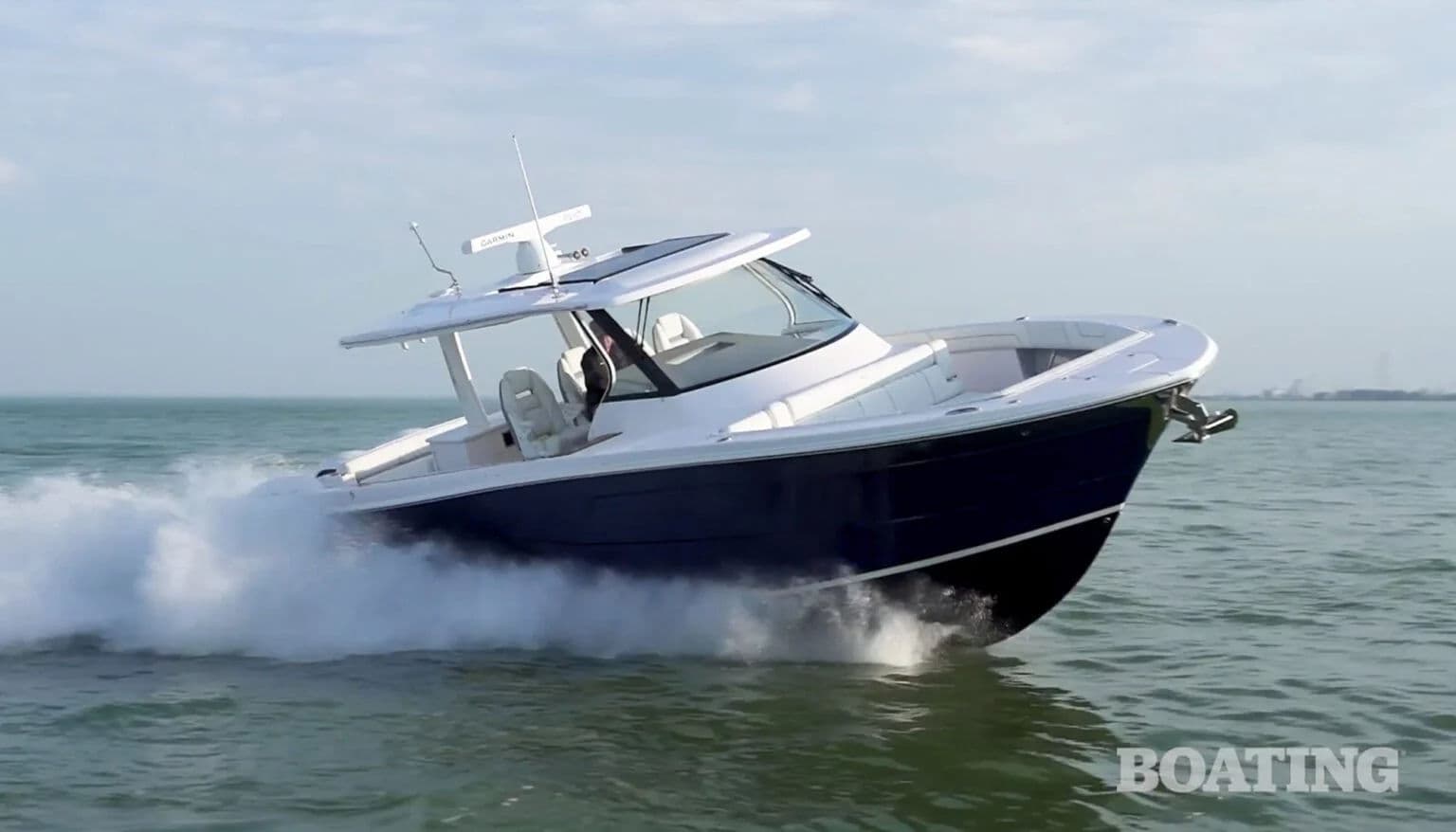 Miniatura recenzji „Test 38 SAV” przygotowanej przez Boating Magazine.