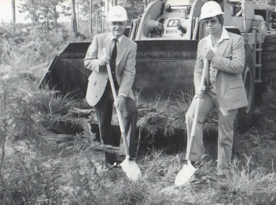 Paul i Carol Kuck podczas rozpoczęcia budowy