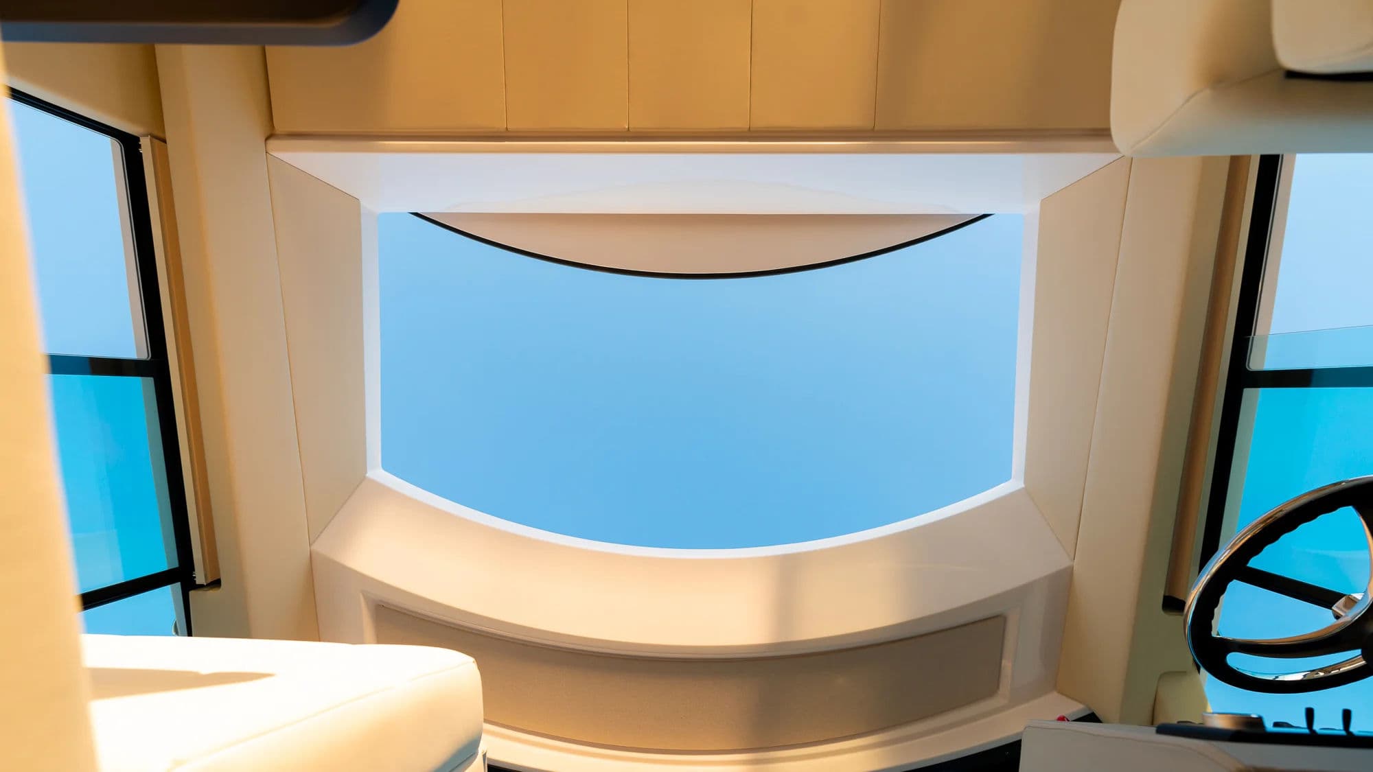 Elektrycznie składany hardtop w modelu Yacht