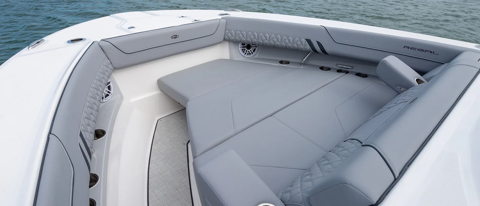 Sekcja konfiguracji i personalizacji Regal 34 SAV.