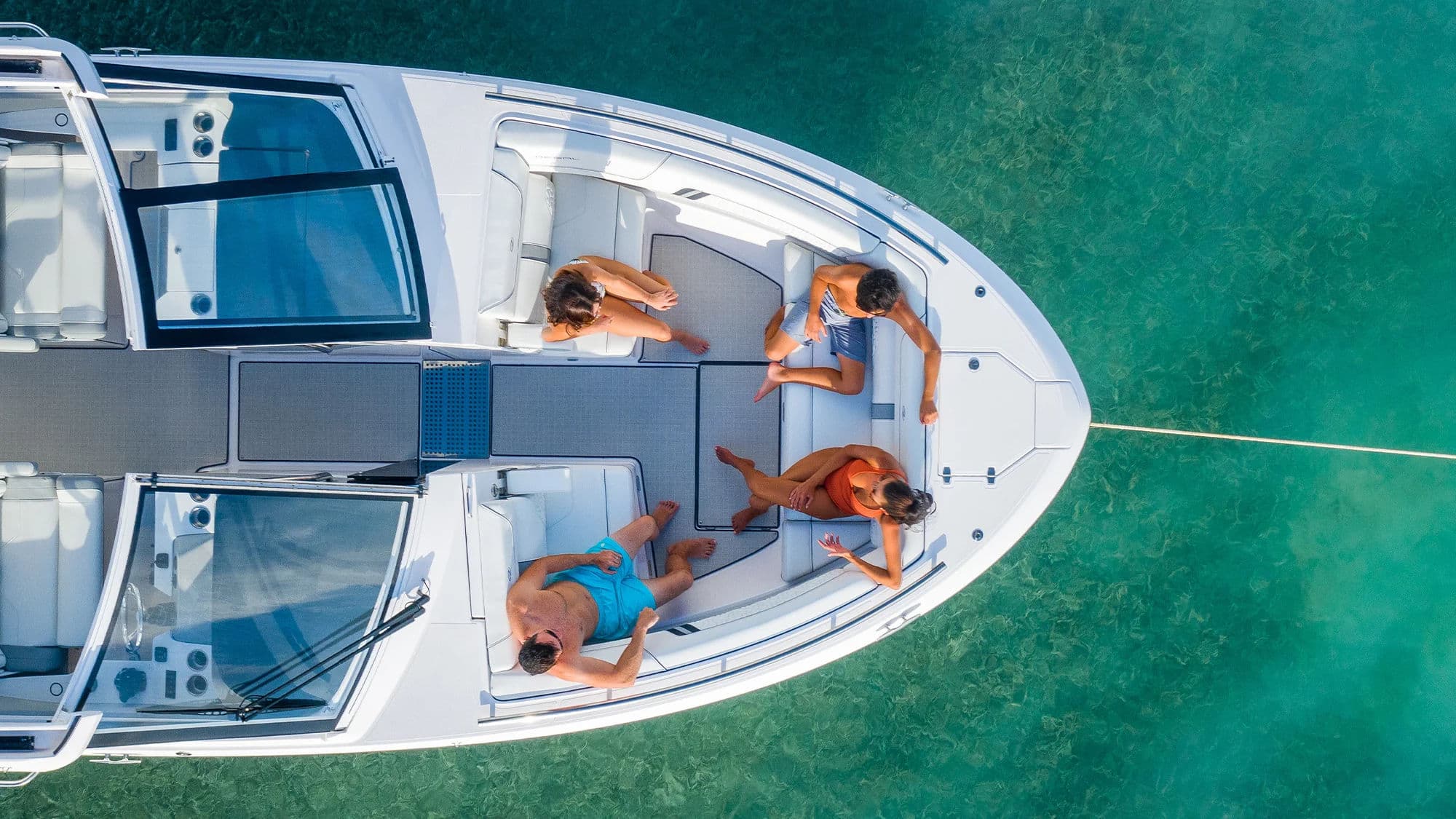 Przestronna strefa dziobowa z miękkimi siedziskami